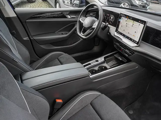 Volkswagen Passat view 9