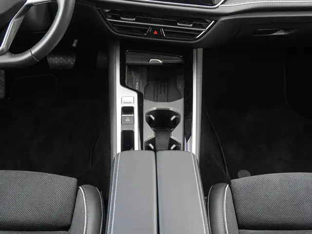Volkswagen Passat view 14