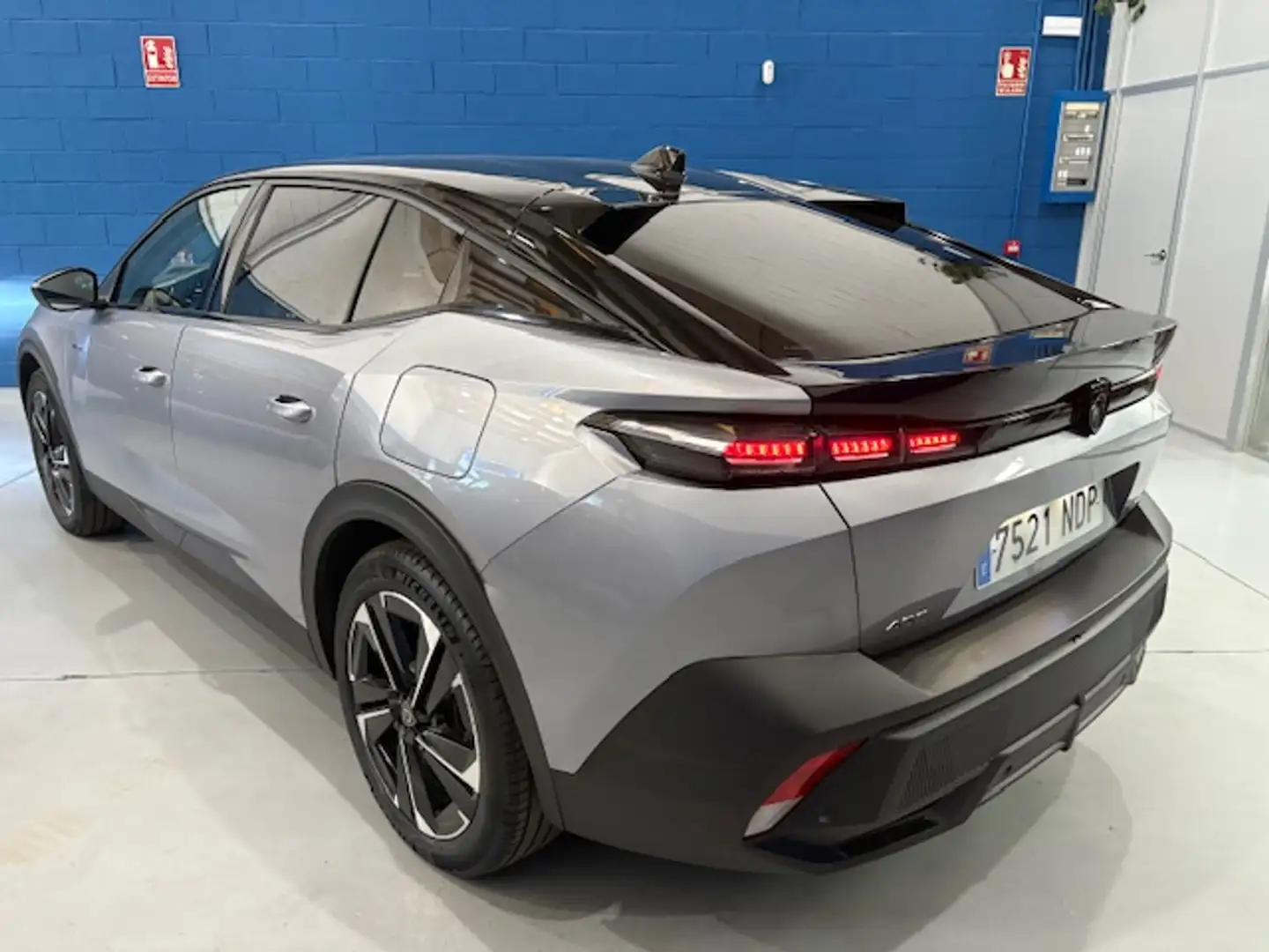 Peugeot 408 Hybrid 180 Allure Pack e-EAT8 Gris - 2