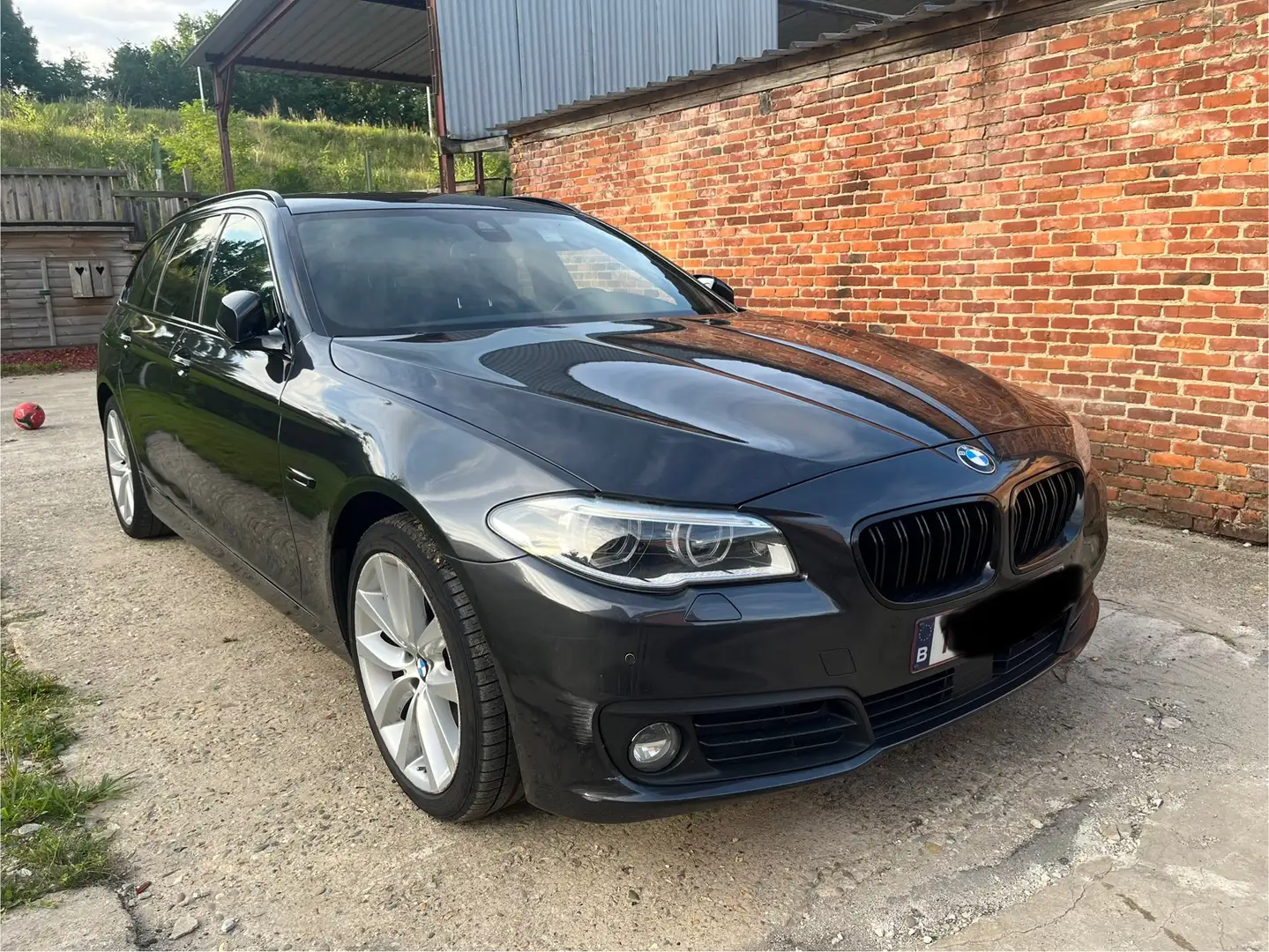 BMW 530 530d xDrive Touring Aut. Luxury Line Zwart - 1