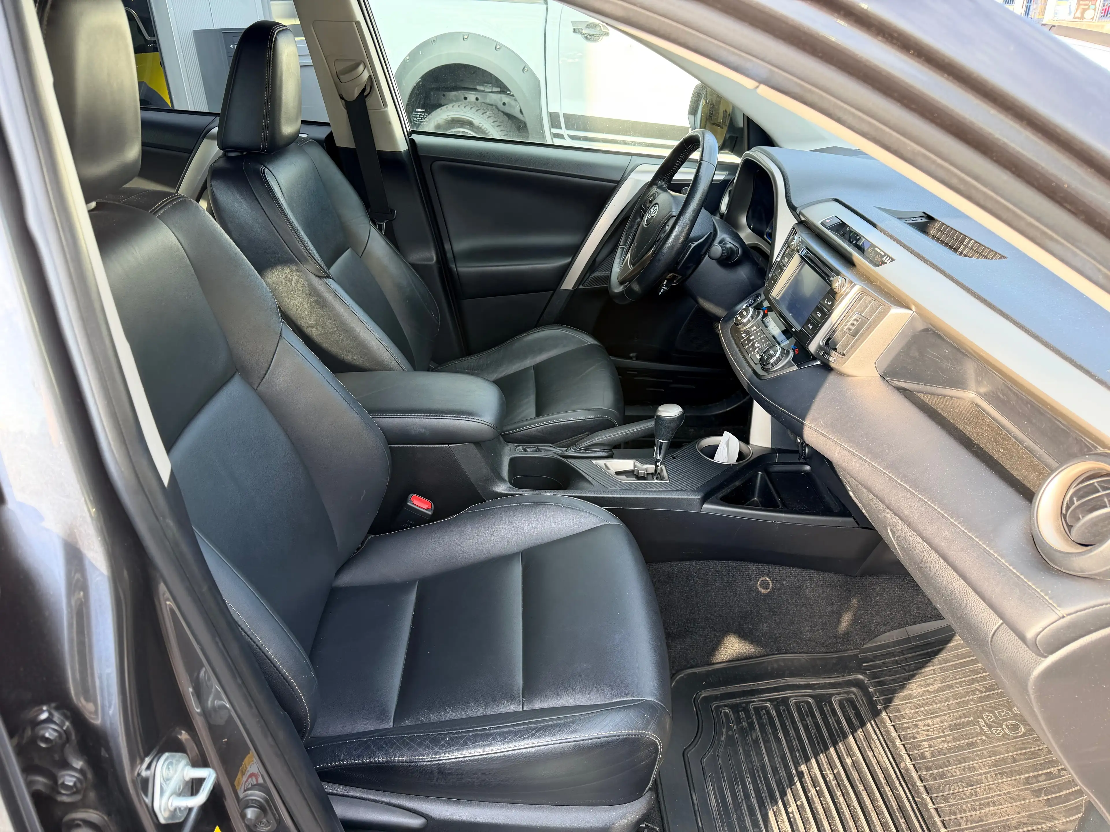 Toyota RAV 4 Life — photo 10
