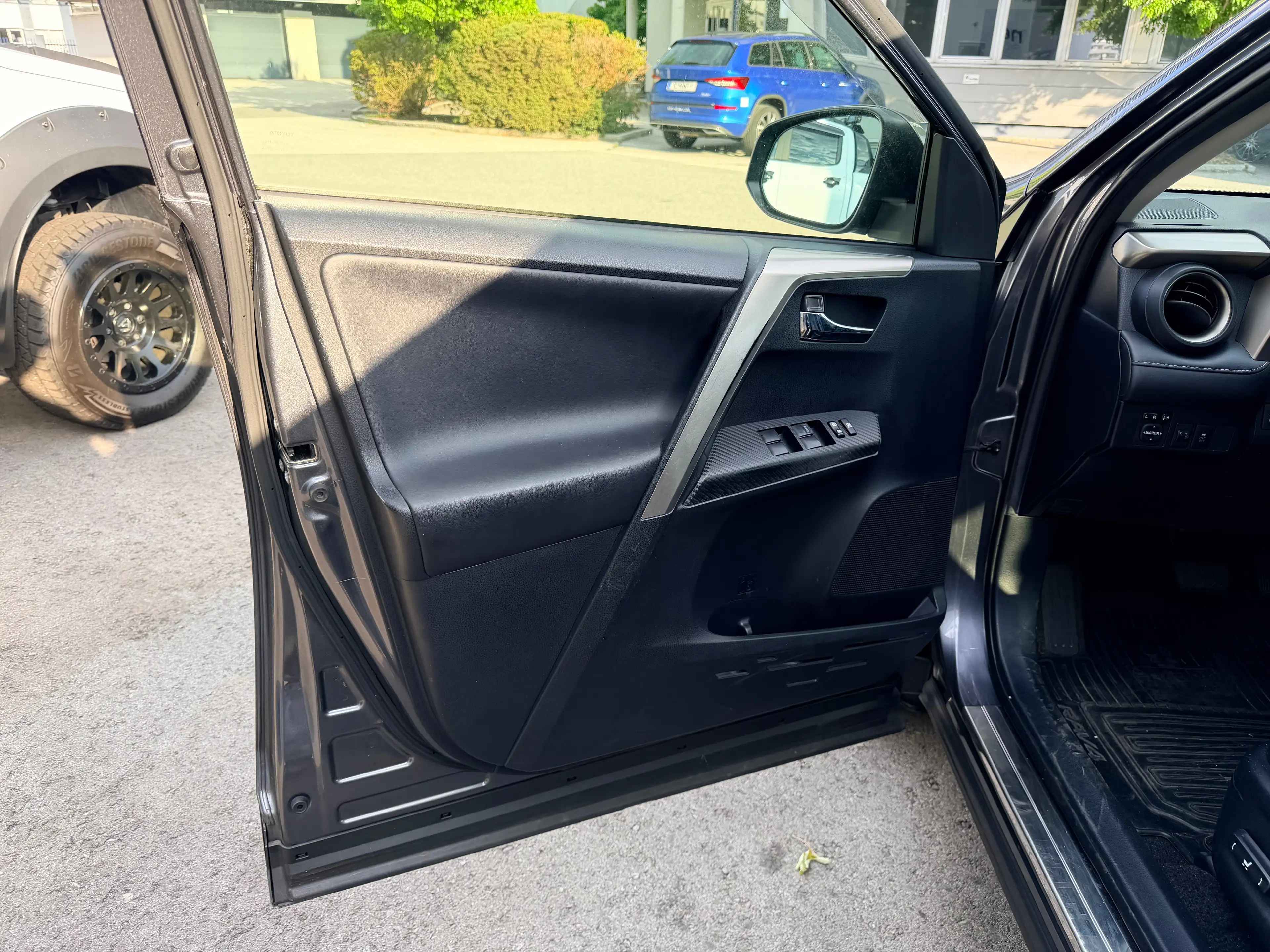 Toyota RAV 4 Life — photo 12