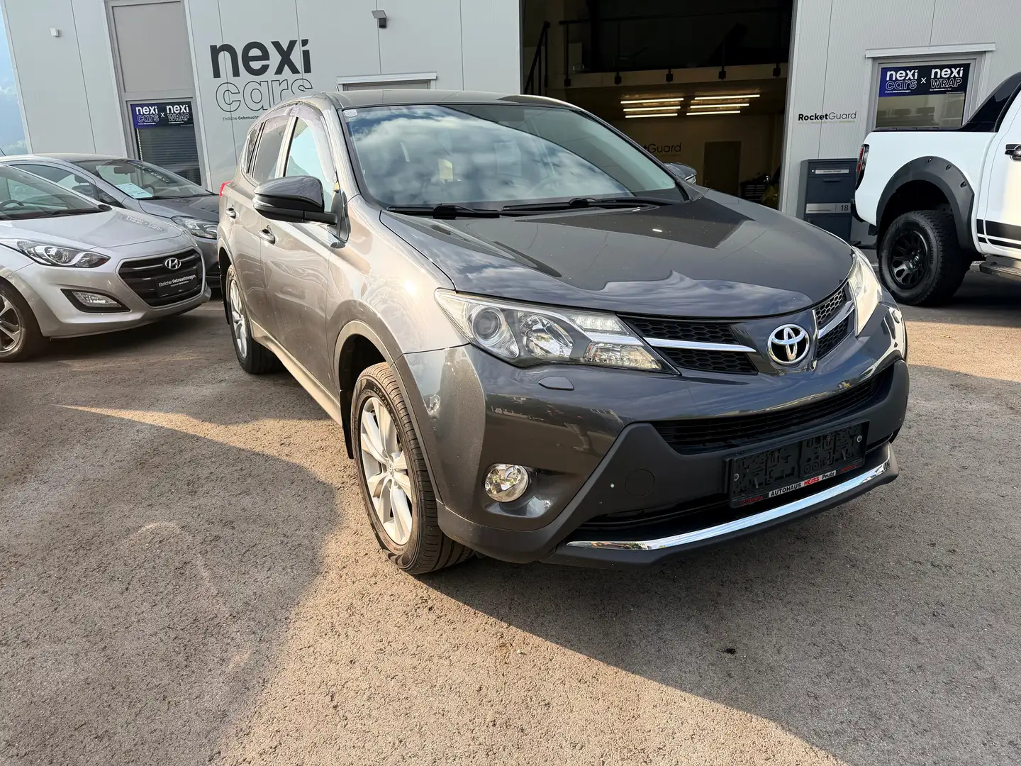 Toyota RAV 4 Life Grau - 1