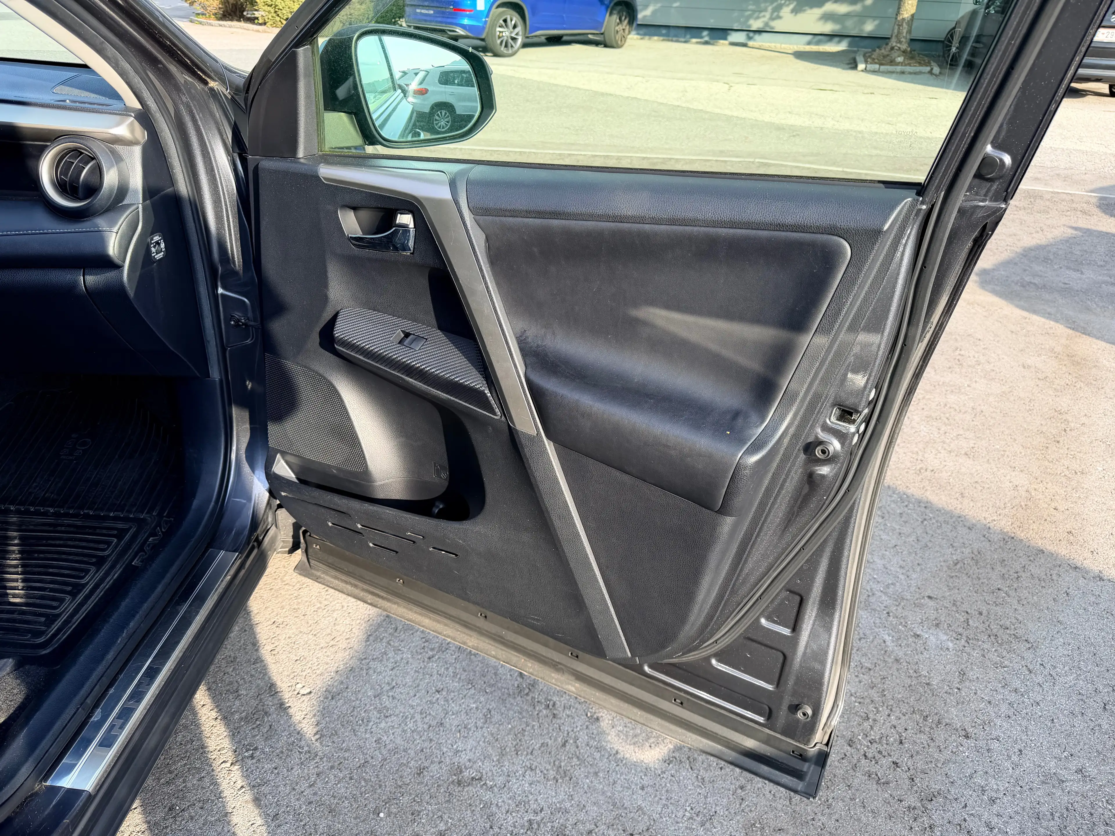 Toyota RAV 4 Life — photo 9