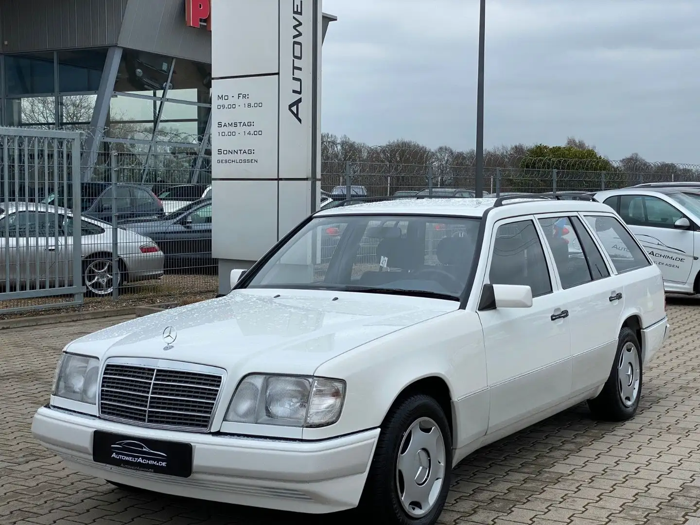 Mercedes-Benz E 220 T-Model / TÜV Neu / TOP Zustand Weiß - 1