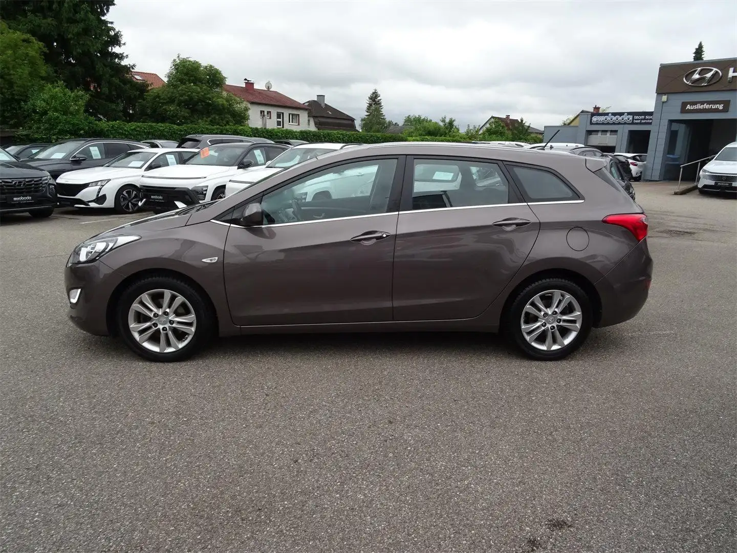 Hyundai i30 1,4 CRDi Comfort Bruin - 2