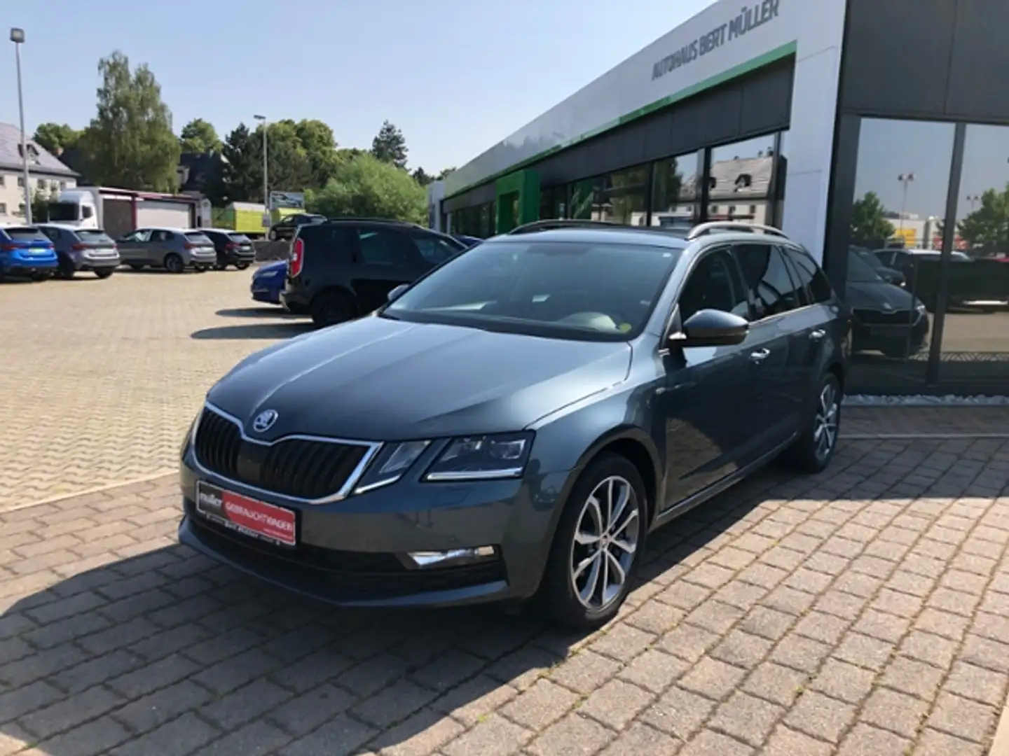 Skoda Octavia Com. SOLEIL 1.5 TSI LED Carplay AHK SHZ Grau - 2