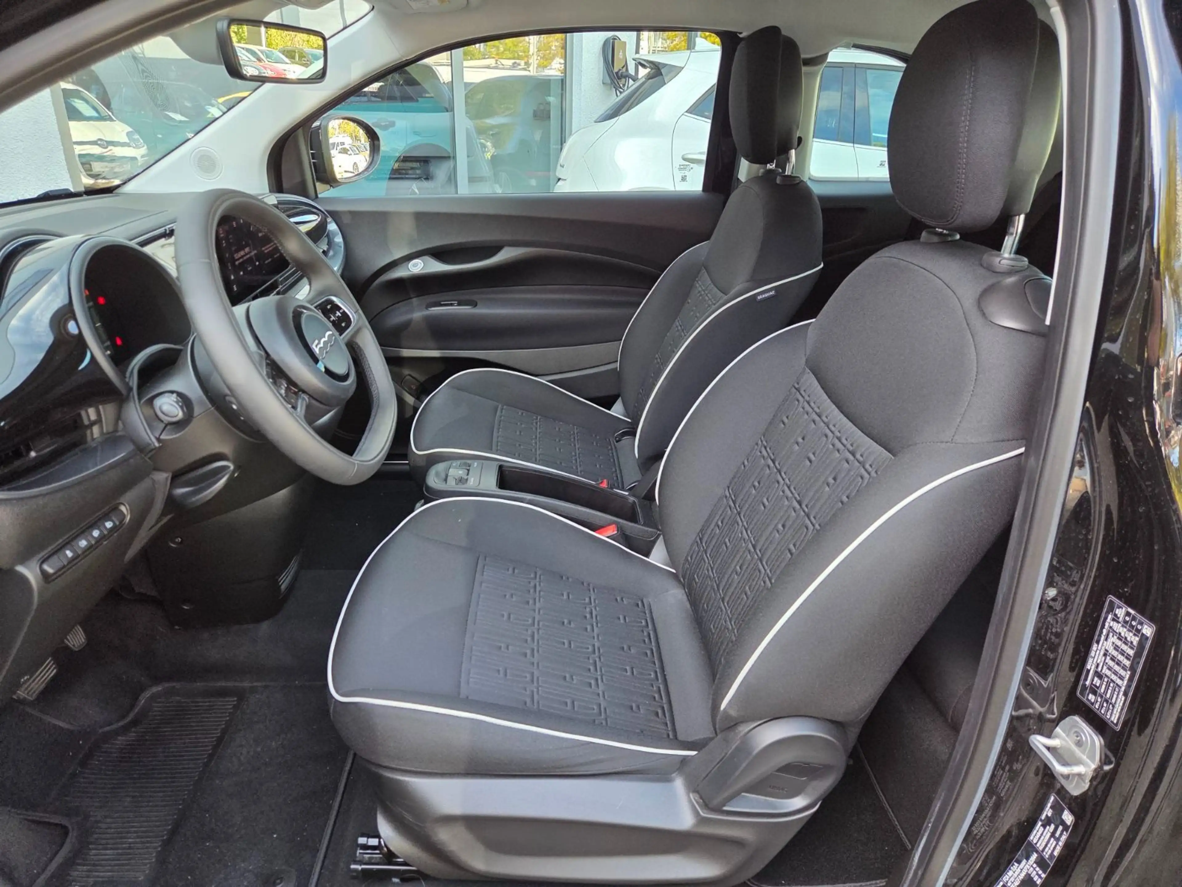 Fiat 500e 3+1 42 kWh *Style-Paket+Wallbox — photo 10