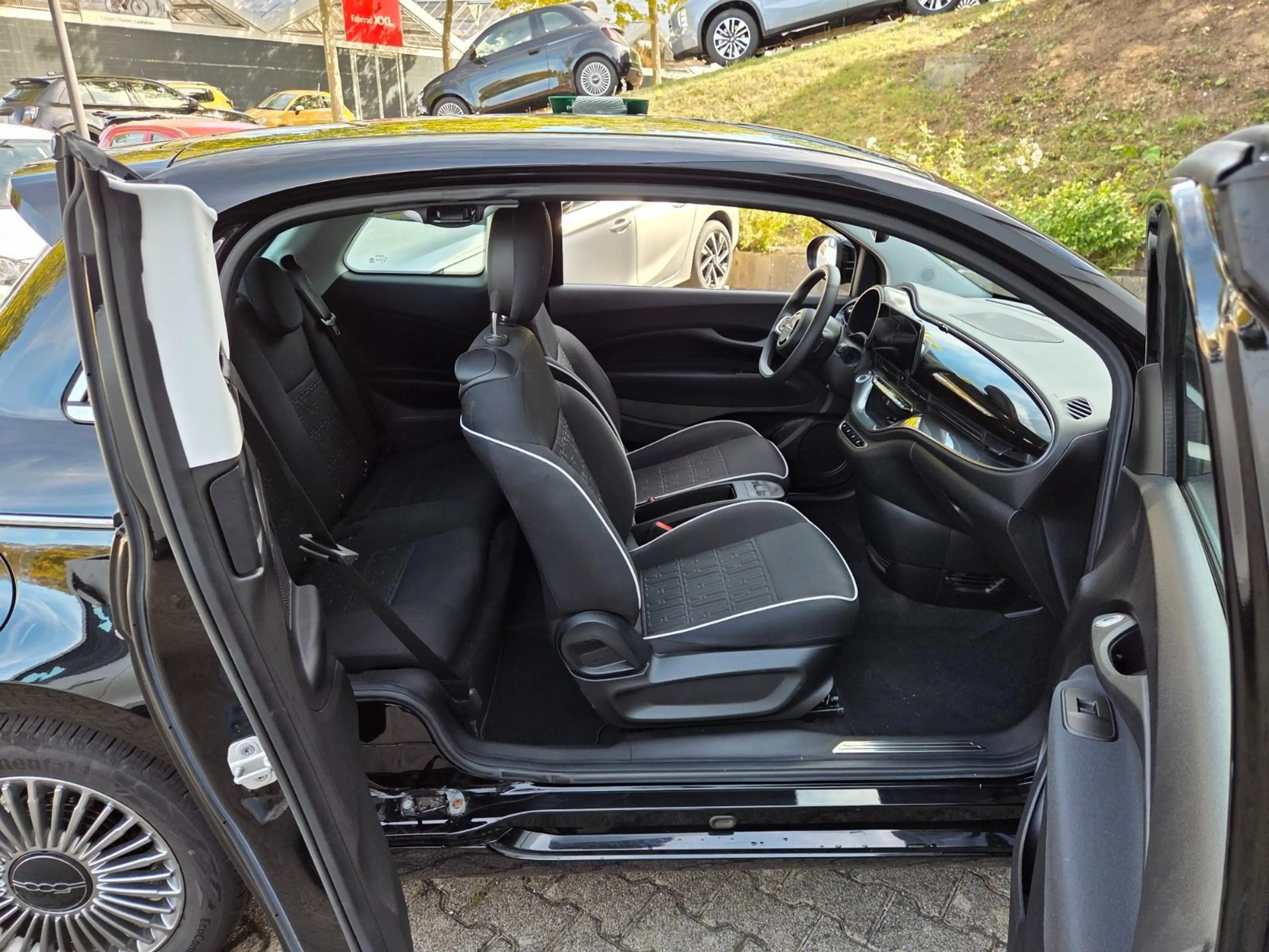 Fiat 500e 3+1 42 kWh *Style-Paket+Wallbox — photo 13