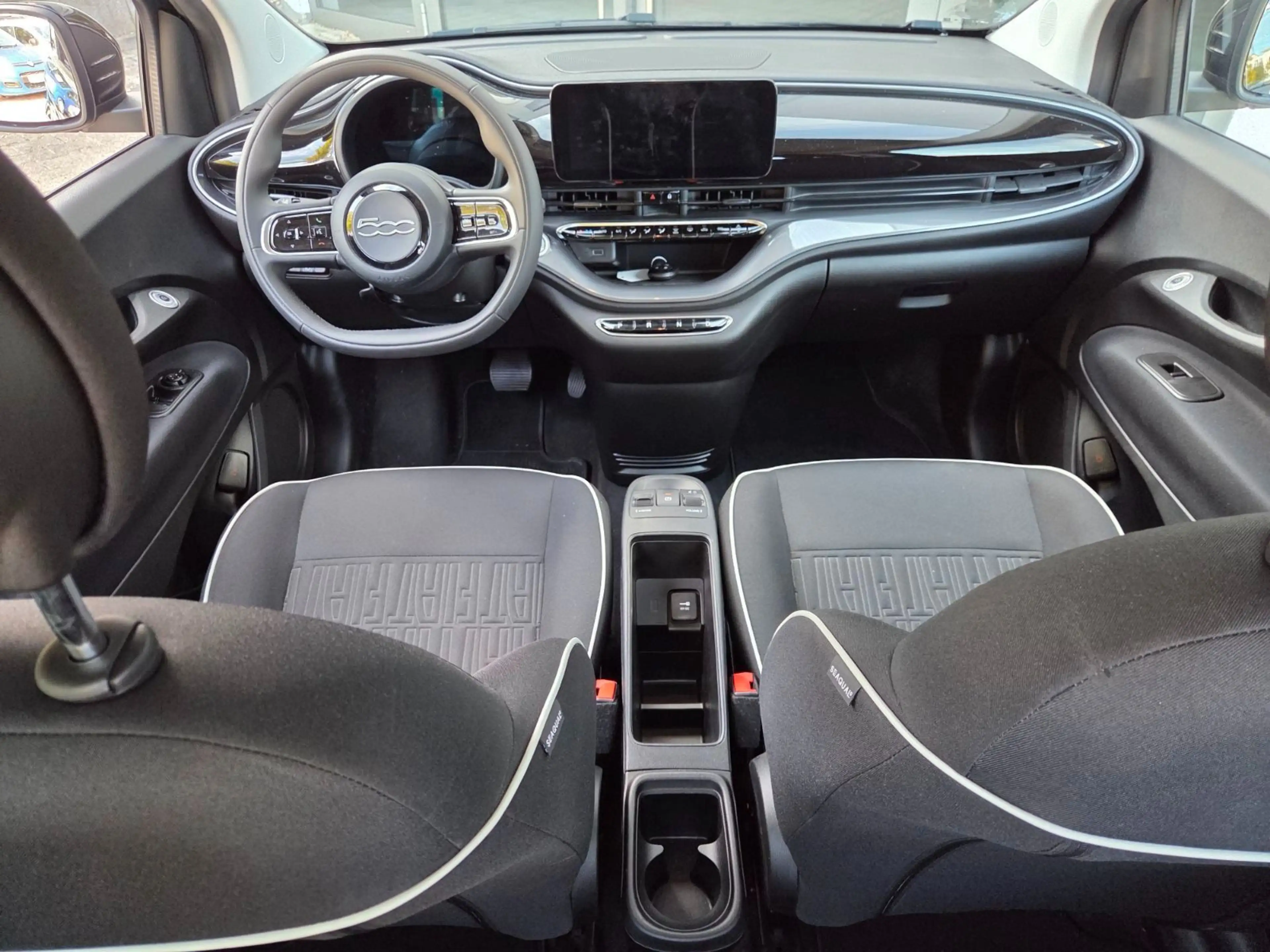 Fiat 500e 3+1 42 kWh *Style-Paket+Wallbox — photo 11