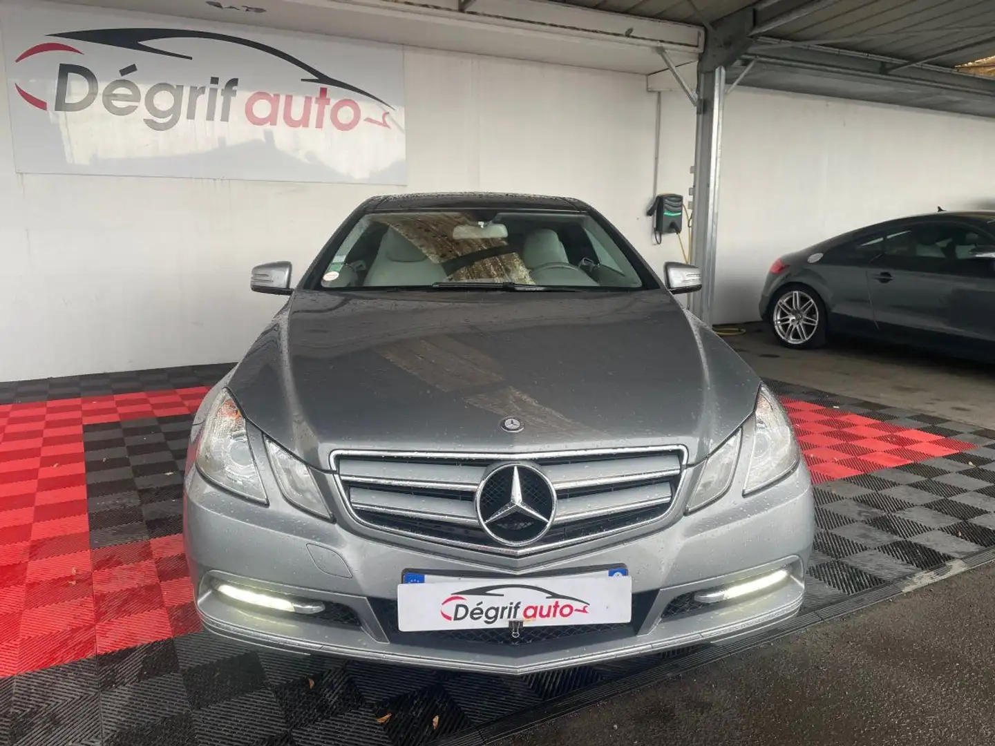 Mercedes-Benz E 300 COUPE Coupé 300 BlueEfficiency Executive A Gris - 2