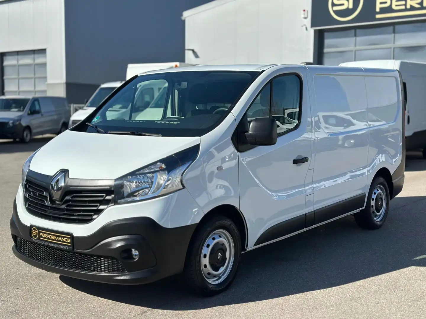 Renault Trafic L1H1 KLIMA NAVI AHK SORTIMO SHZ PDC EURO6 Weiß - 1