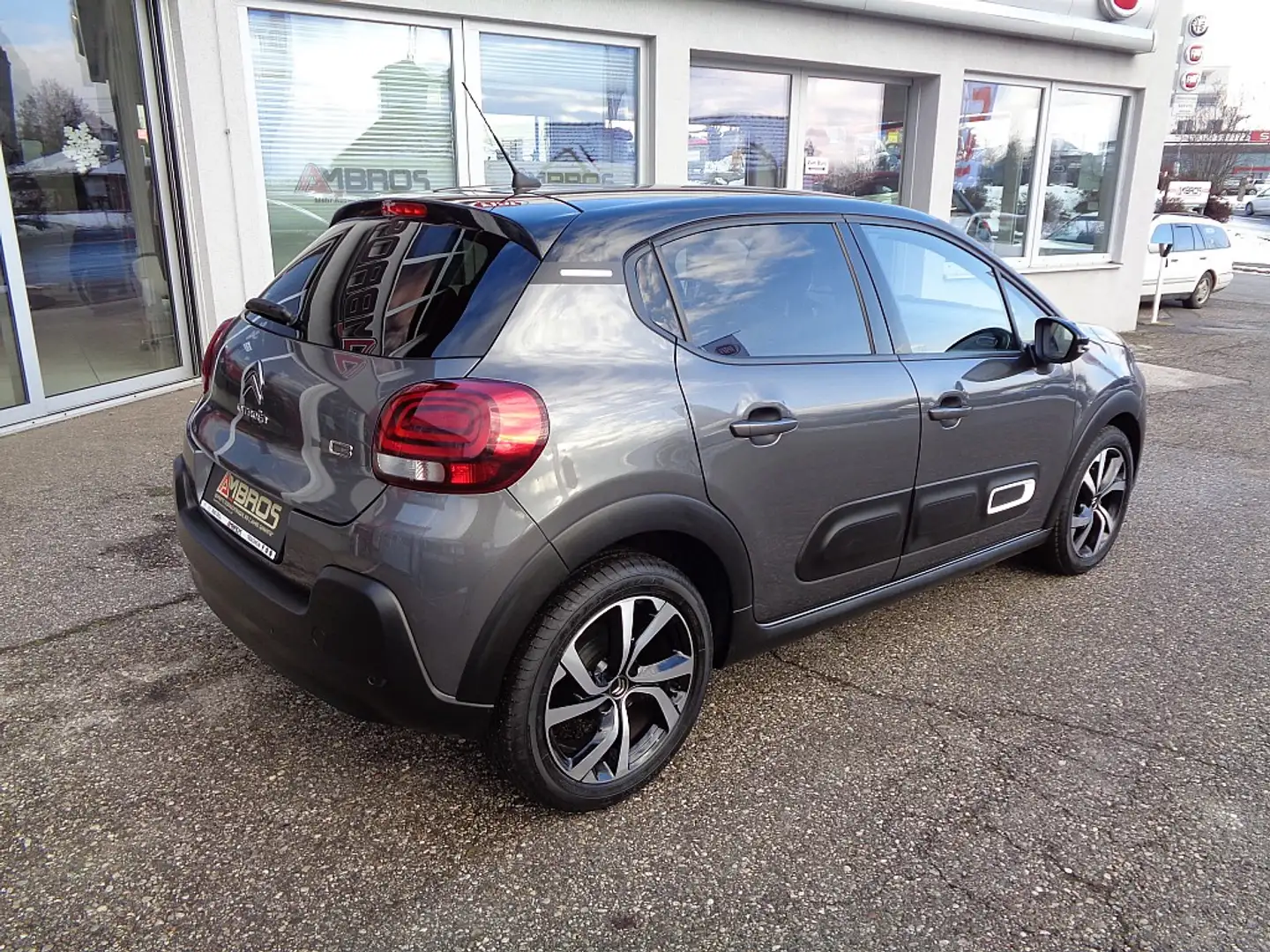 Citroen C3 PureTech 83 S&S 5-Gang-Manuell Shine + Navi Grau - 2