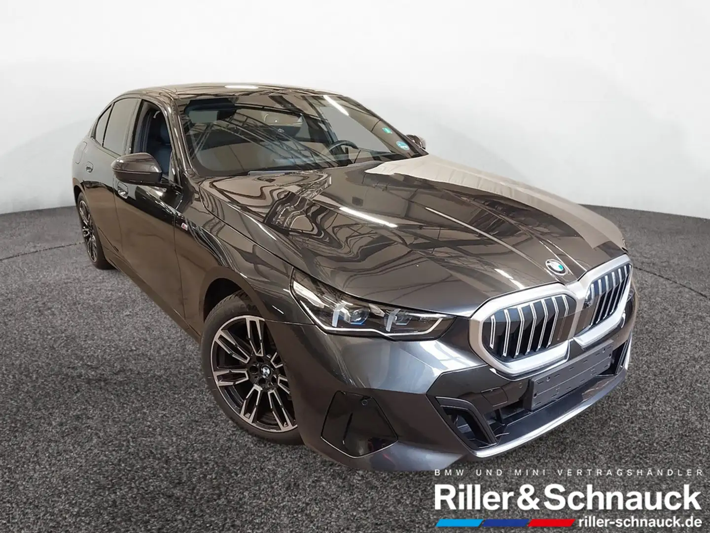 BMW 520 i M Sport AHK+PANO+HUD+ACC+MEM Grau - 2