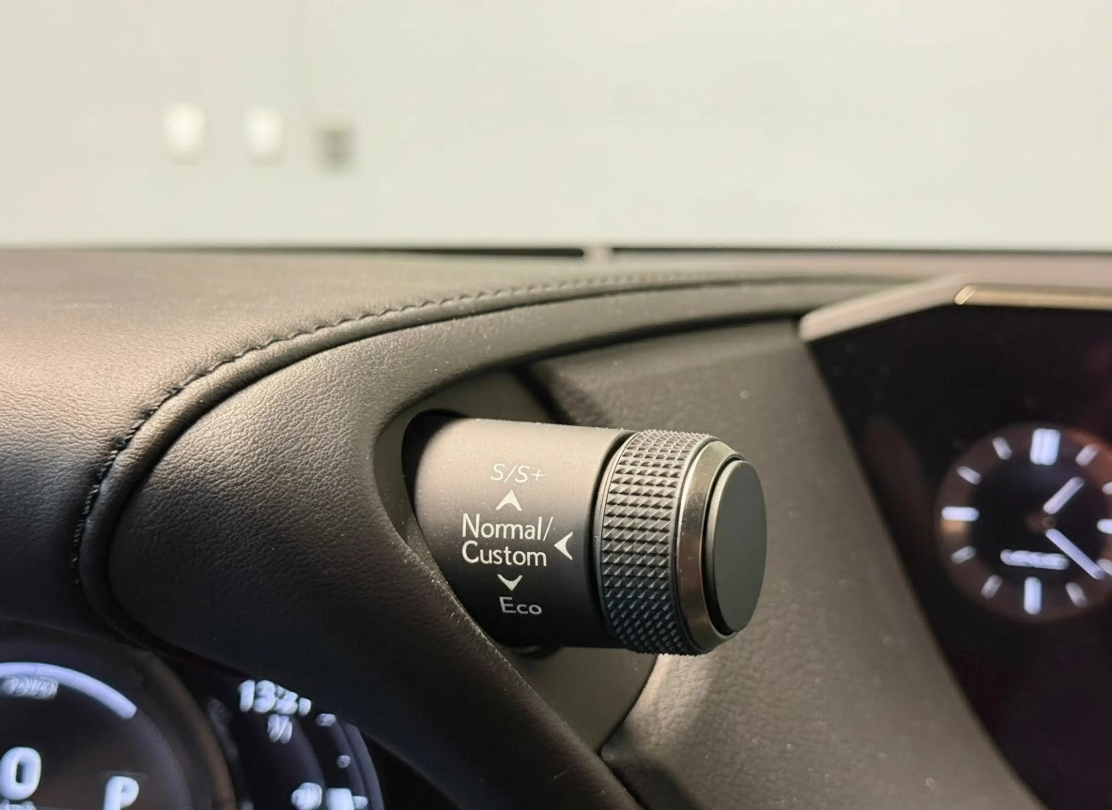 Lexus ES 300 300h F Sport Premium | Mark-Levinson | Carplay | S — photo 13