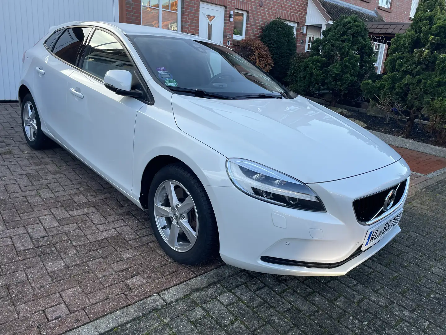 Volvo V40 D4 Momentum Geartronic/Automatik/Tüv Neu/Navi/LED Bianco - 2