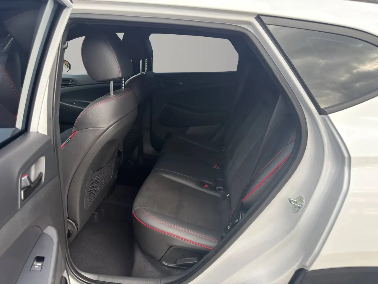 Hyundai TUCSON 1.6 T-GDI N LINE + STANDHEIZUNG + NAVI + AHK WENIG KILOMETER, миниатюра 13
