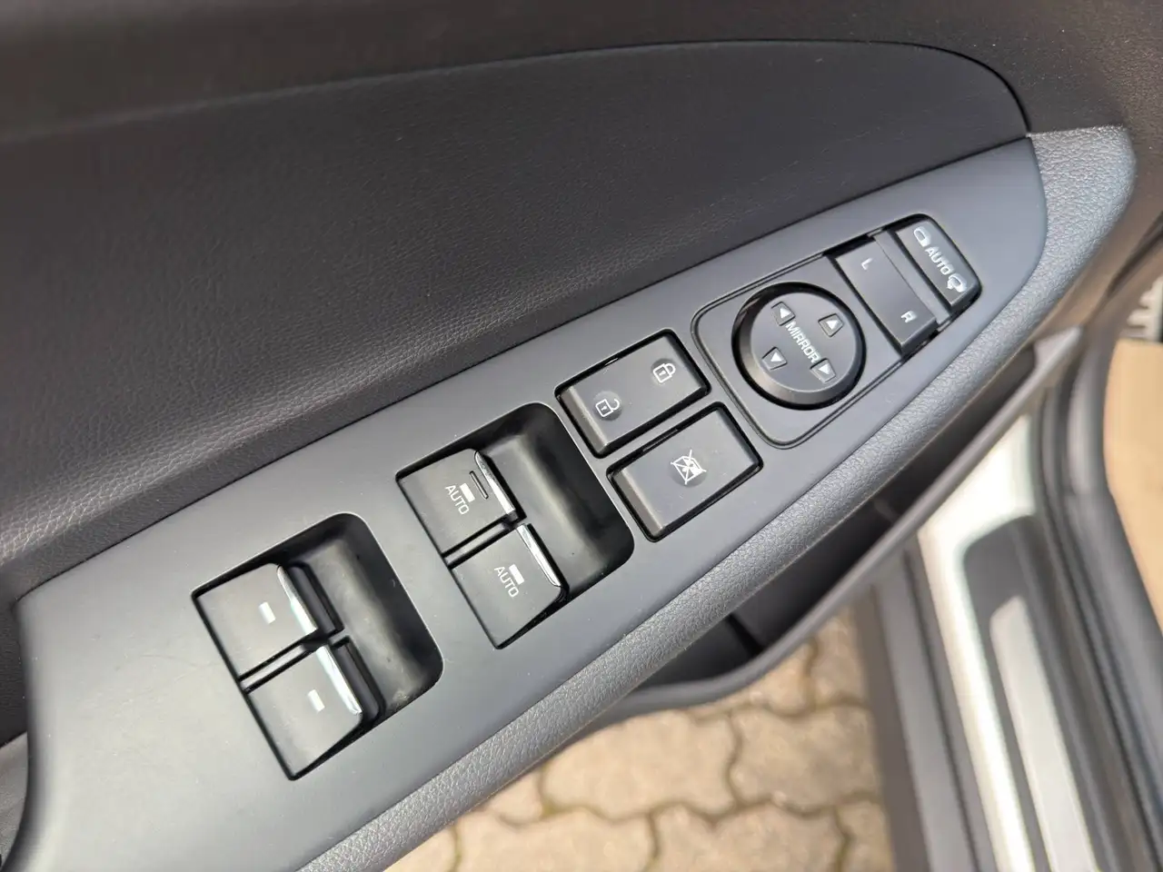 Hyundai TUCSON 1.6 T-GDI N LINE + STANDHEIZUNG + NAVI + AHK WENIG KILOMETER, миниатюра 24