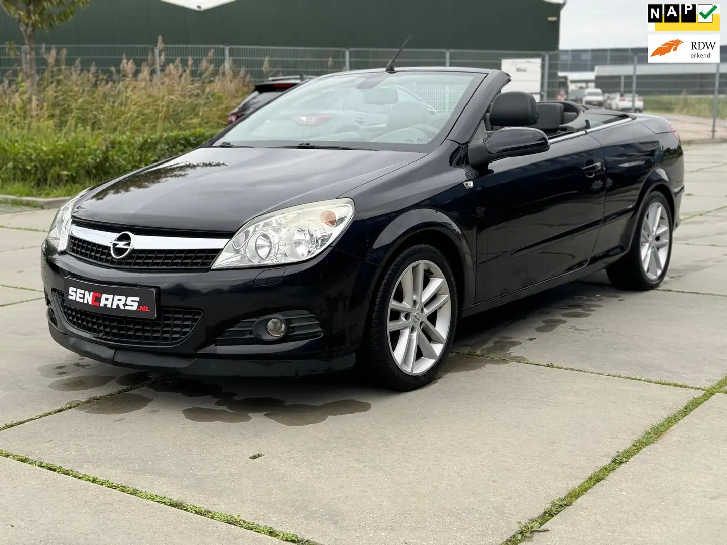 Opel Astra TwinTop 1.6 Temptation Cabrio|NAP|AC|Keyless Go Zwart - 1