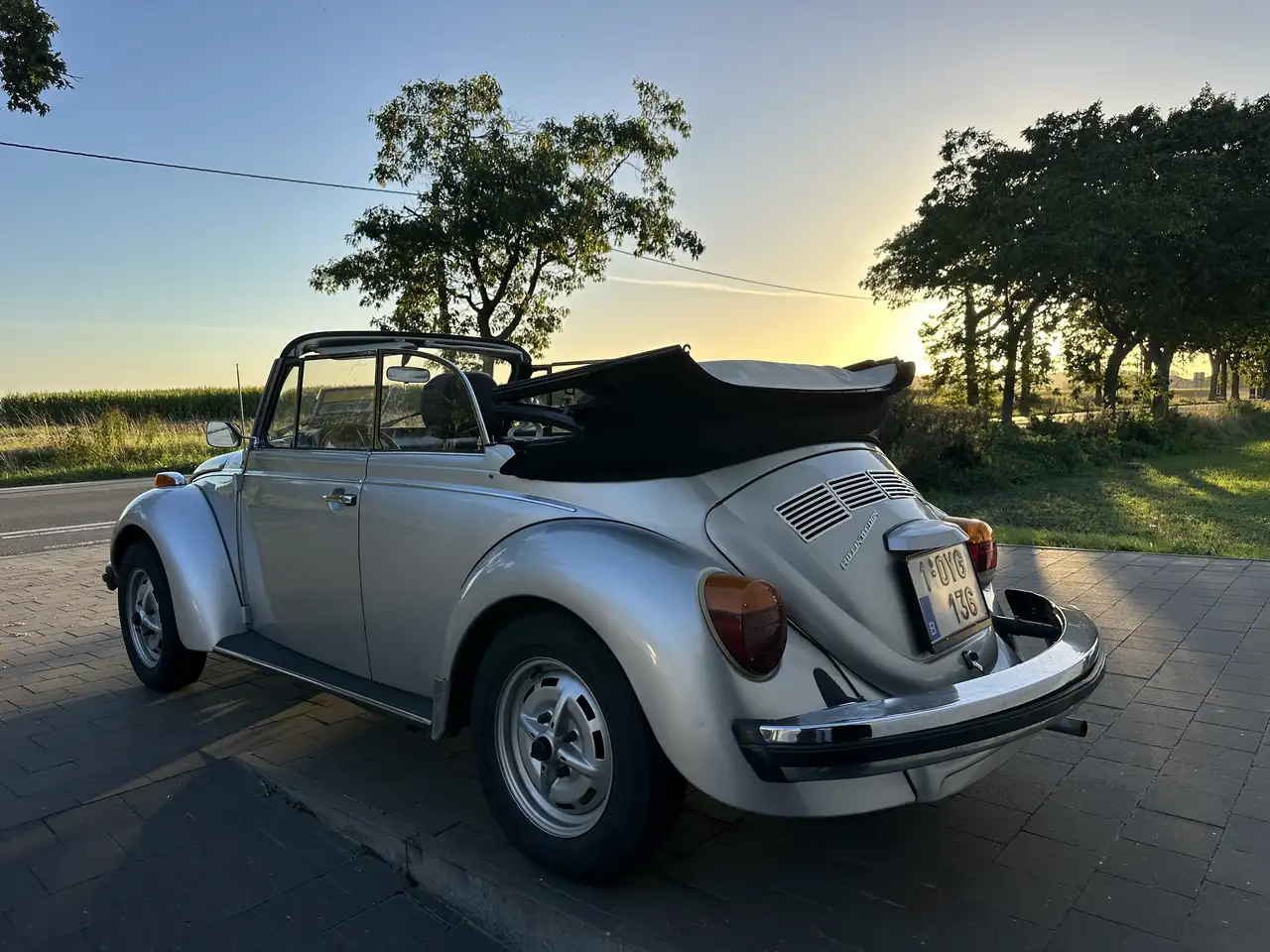 Volkswagen Coccinelle 1303 Cabriolet, foto 1