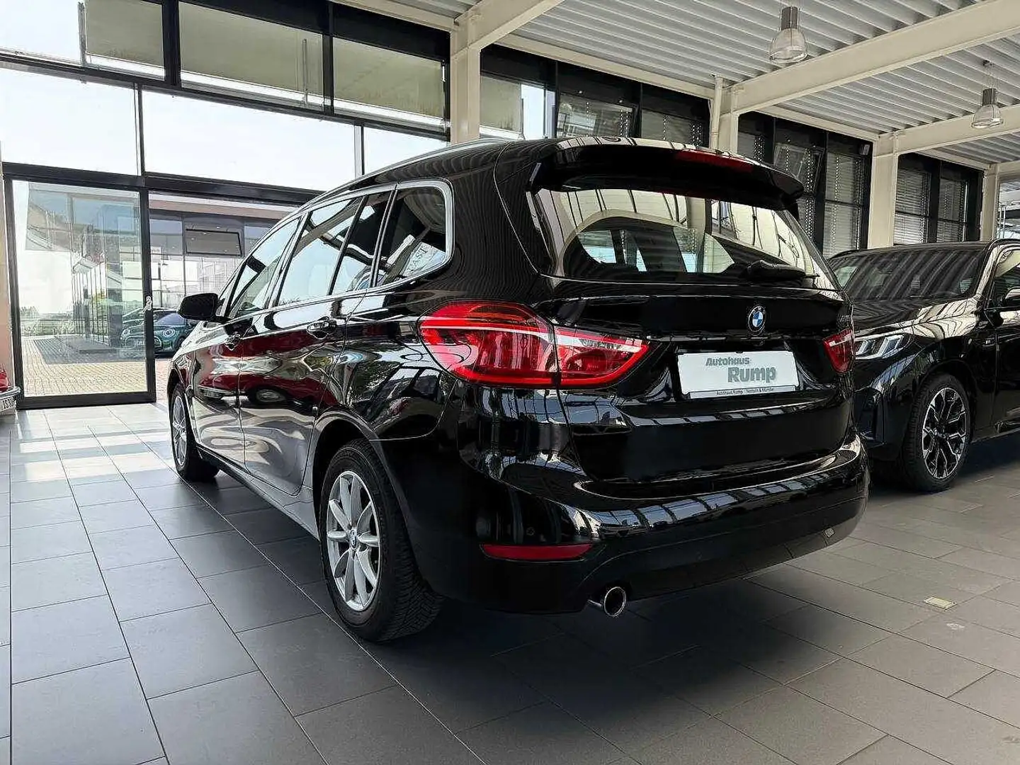 BMW 218 i Gran Tourer Advantage NAVI/Sitzhzg/AHK Schwarz - 2