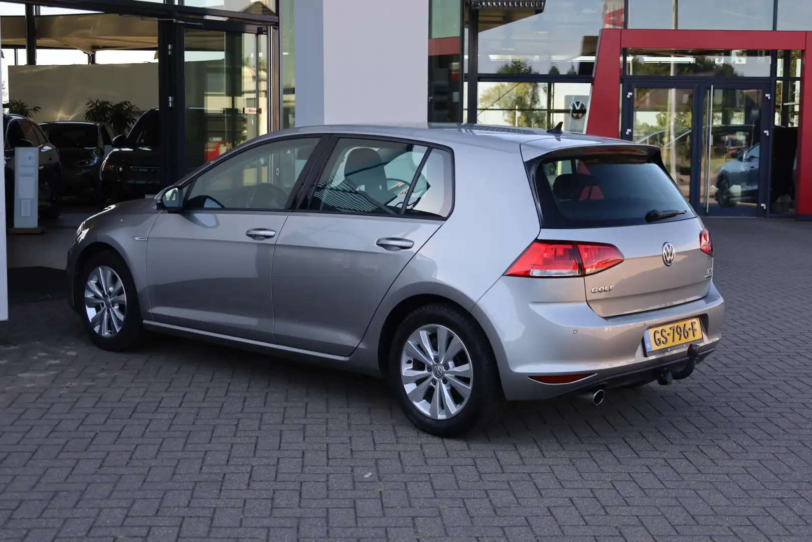 Volkswagen Golf 1.0 TSI Comfortline 85KW/116PK, Door ons geleverd Grijs - 2
