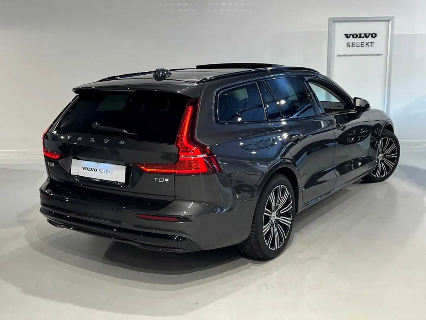 Volvo V60 T8 Recharge Ultra + electr trekhaak Šedá - 2