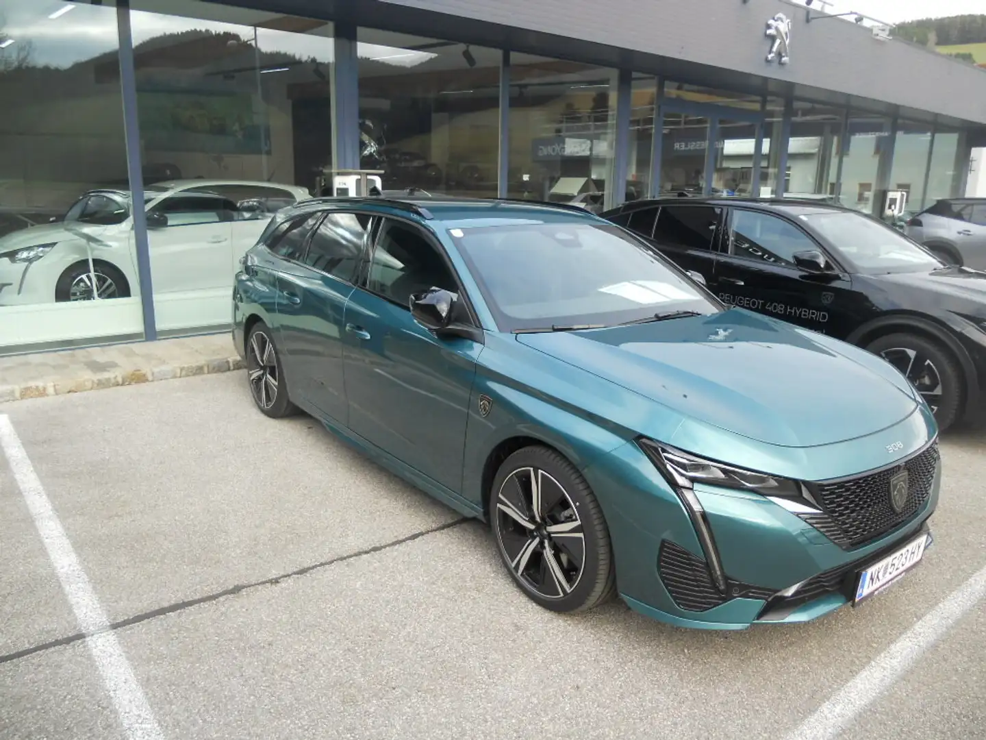 Peugeot 308 SW Hybrid 180 e-EAT8 GT Pack Blau - 2