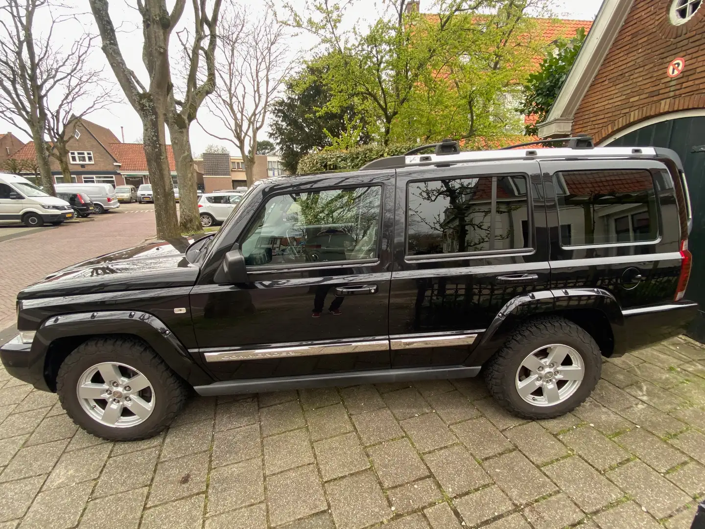 Jeep Commander Commander 5.7 V8 Hemi Limited Schwarz - 2