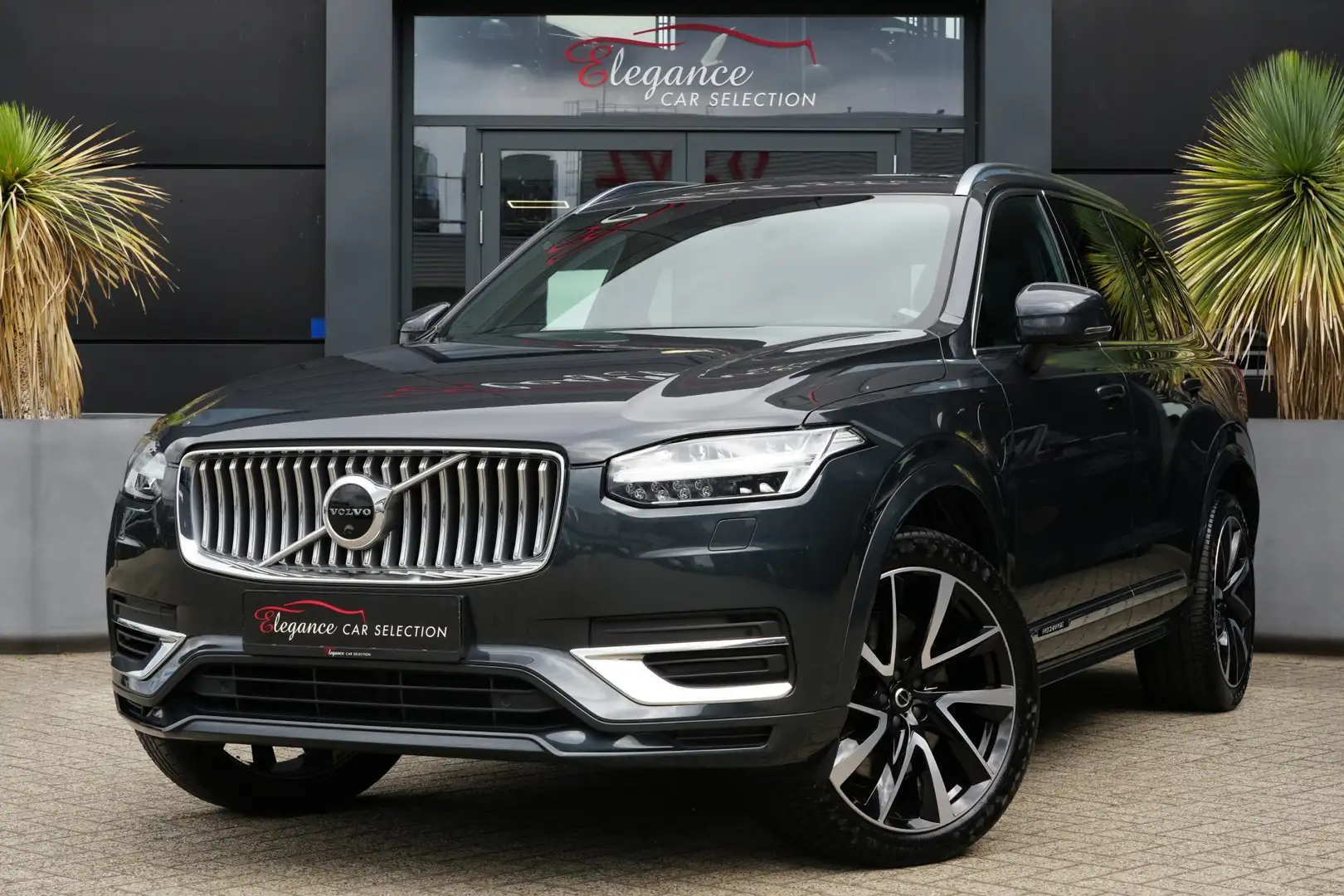 Volvo XC90 2.0 T8 Recharge AWD Inscription 392pk Panoramadak/ Сірий - 1