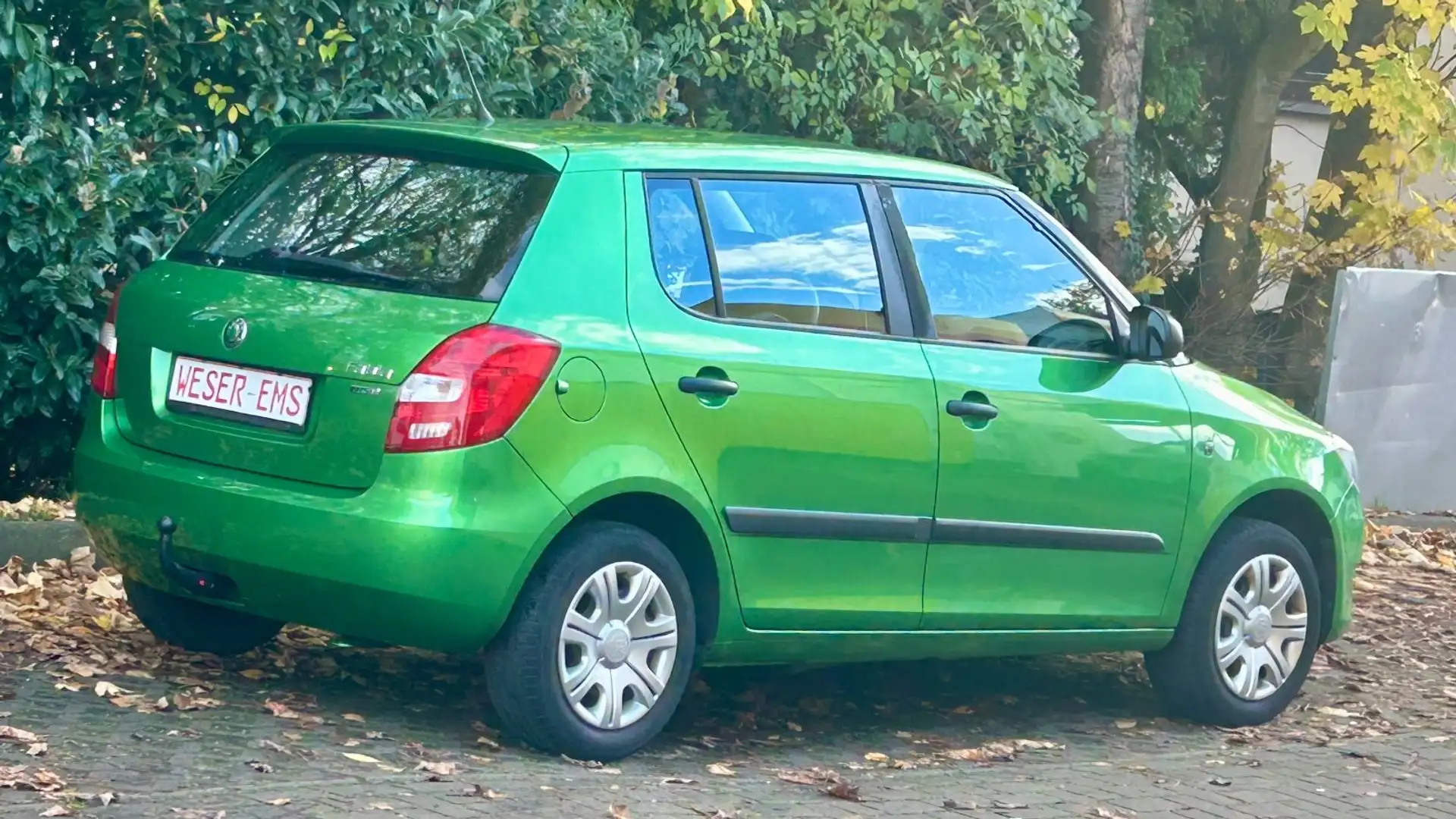 Skoda Fabia 1,2 TSi Cool Edition Klima R/CD ZV eFH AHK Grün - 2