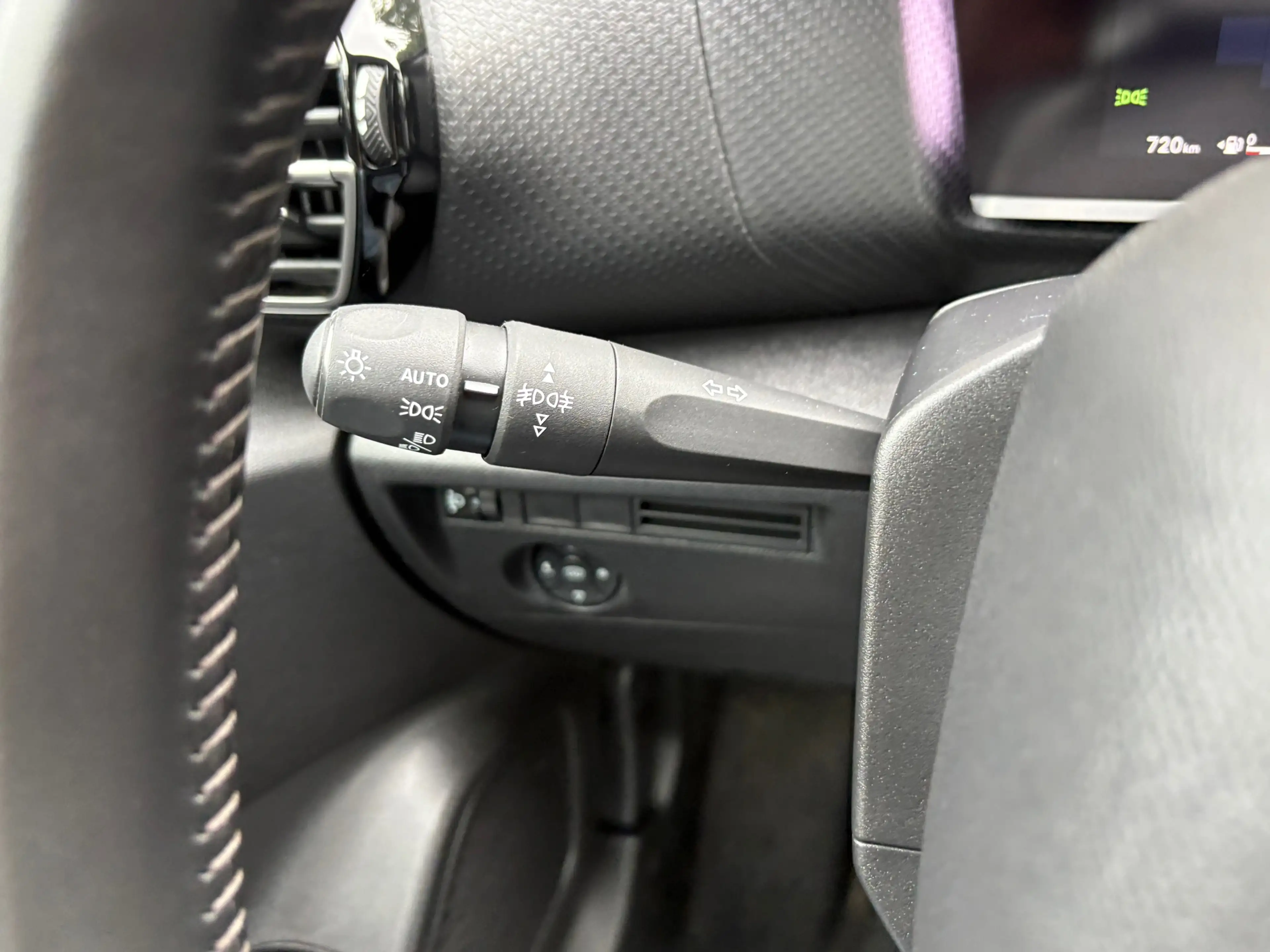 Citroen C4 Plus 1.2T 130 pk - 360 camera - head up display - — photo 14