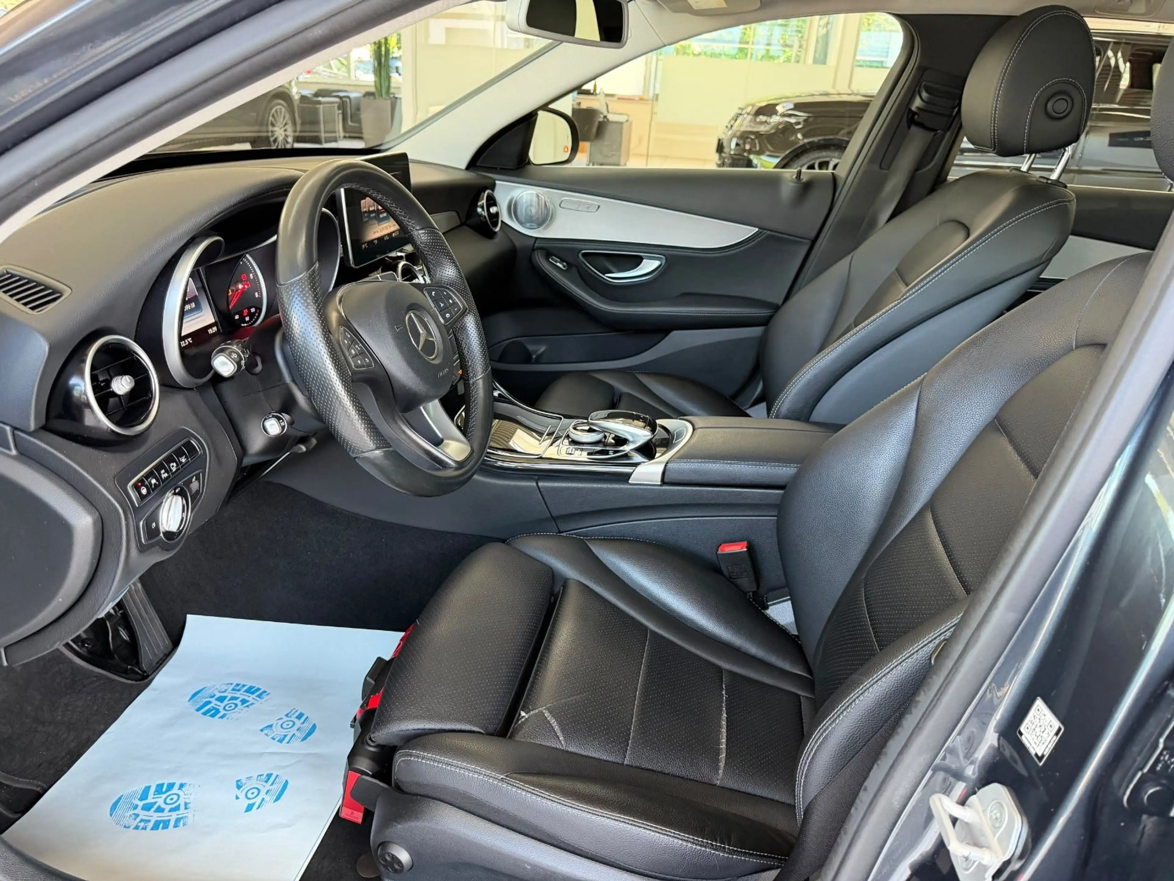 Mercedes-Benz C 250 dT Avantgarde Pano 360° Burm HUD Distr AHK — photo 10
