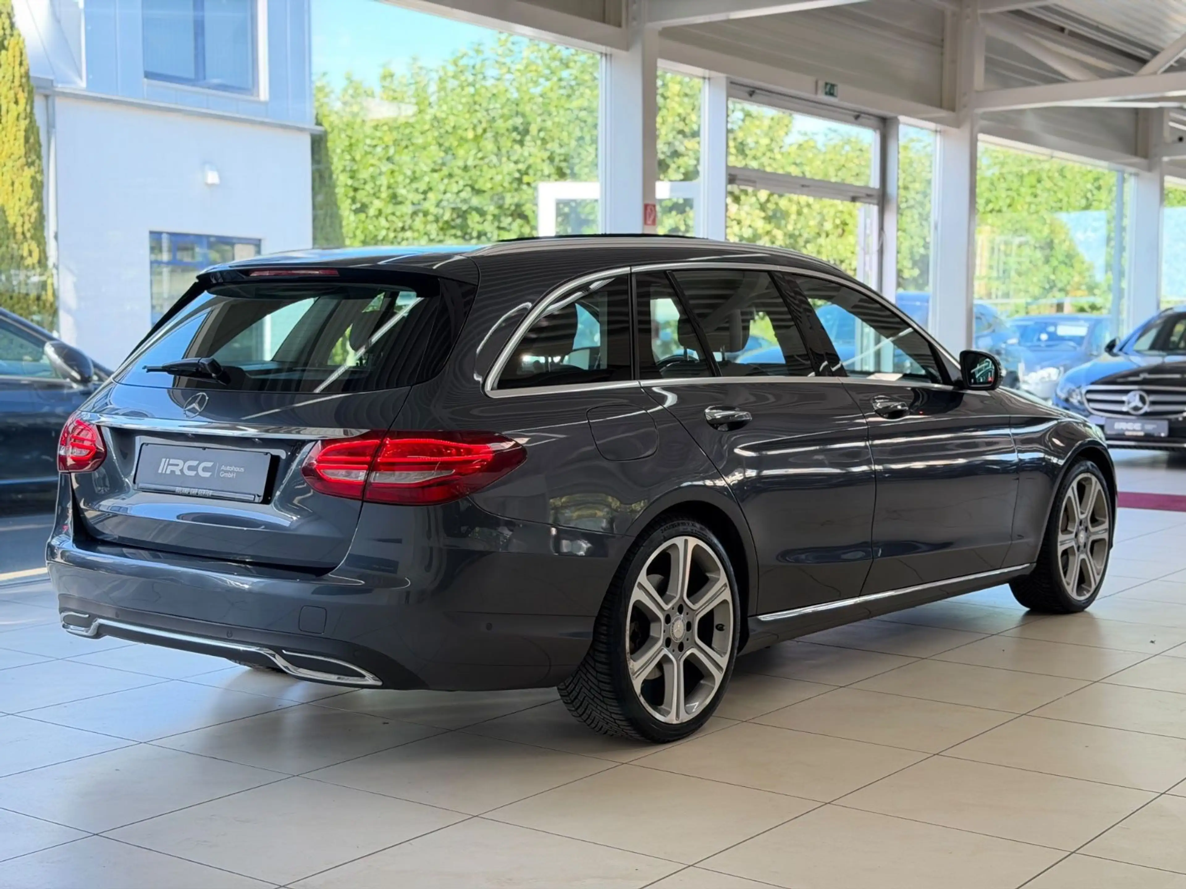 Mercedes-Benz C 250 dT Avantgarde Pano 360° Burm HUD Distr AHK — photo 5