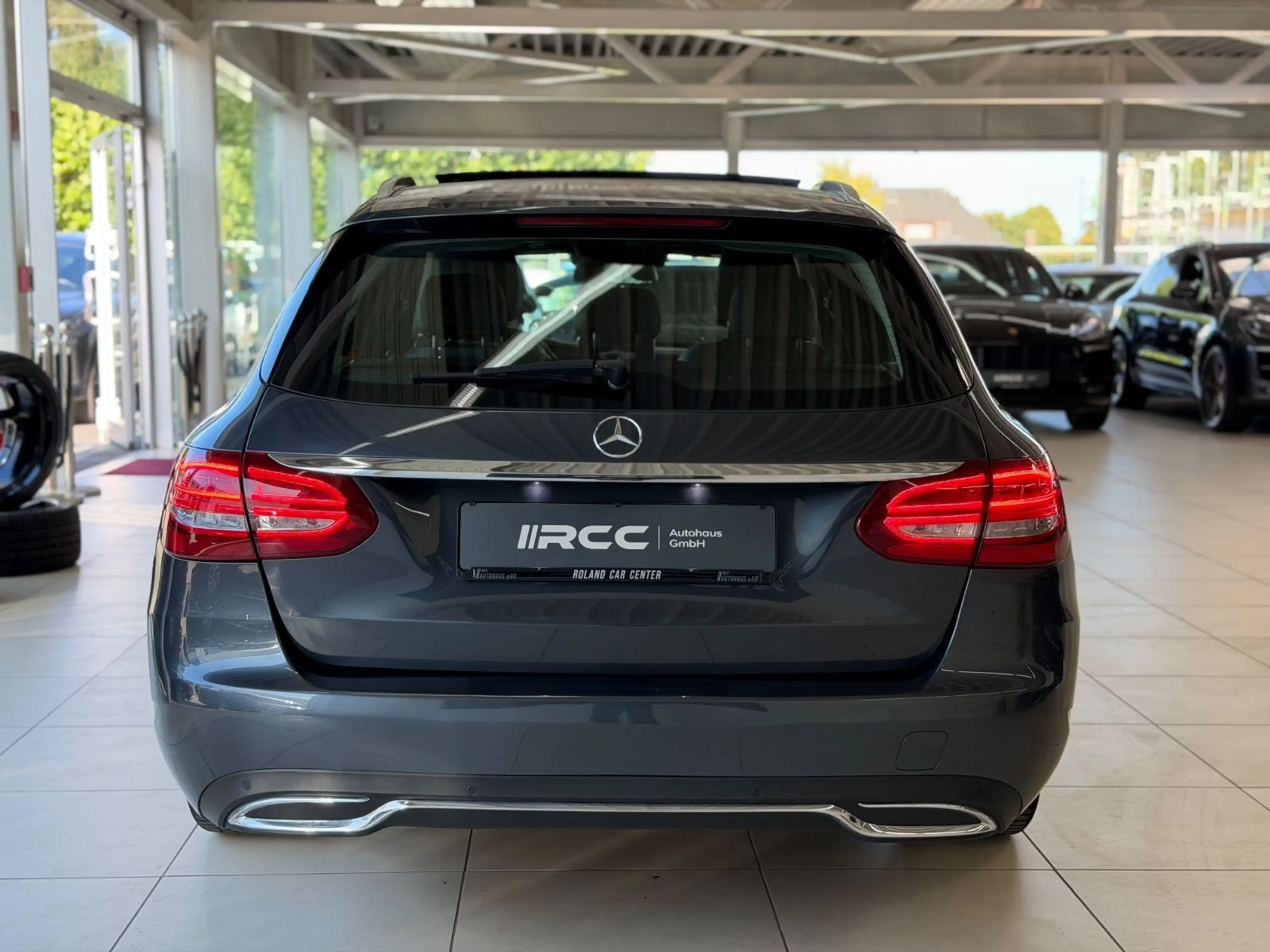 Mercedes-Benz C 250 dT Avantgarde Pano 360° Burm HUD Distr AHK — photo 6