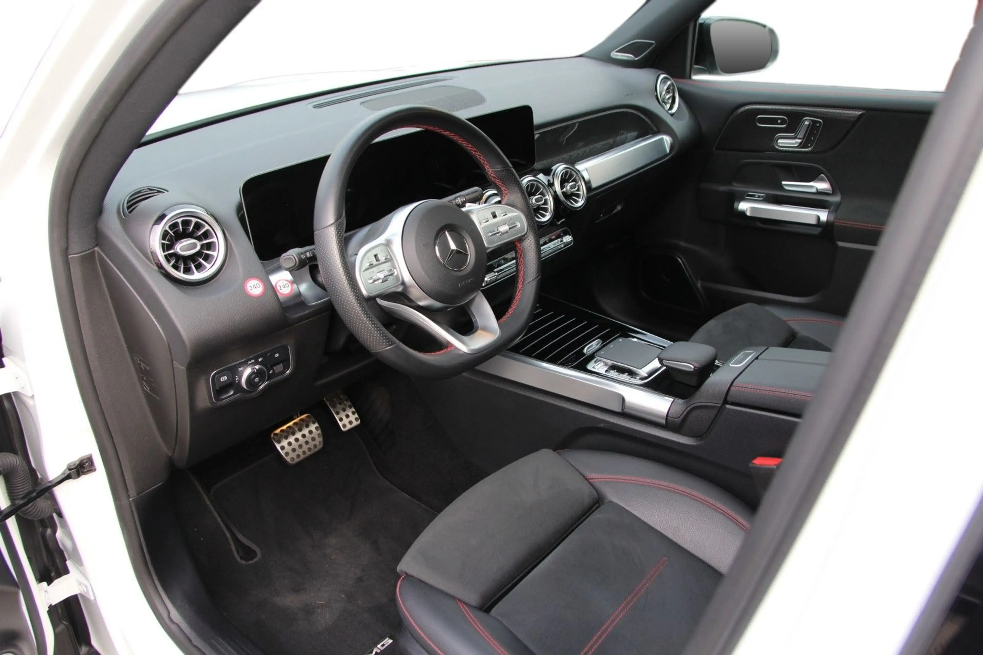Mercedes-Benz GLB 250 AMG 4Matic/LED/ Burmester/ Panor./ 22tkm — photo 8