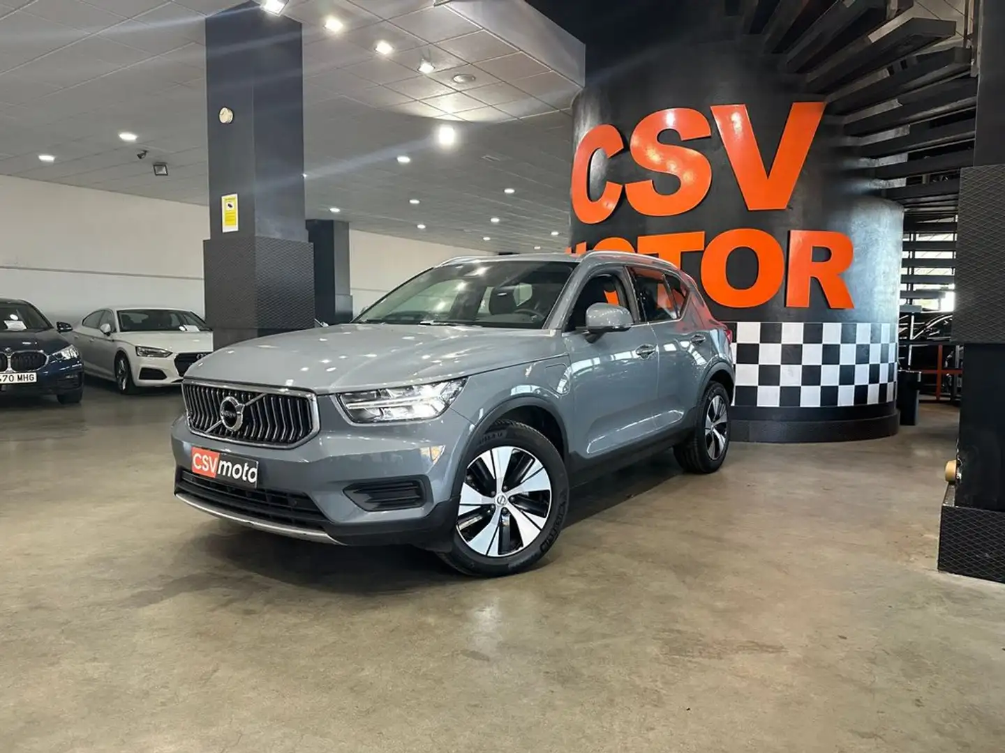 Volvo XC40 1.5 T5 Twin Recharge Inscription Ex Auto Gris - 2