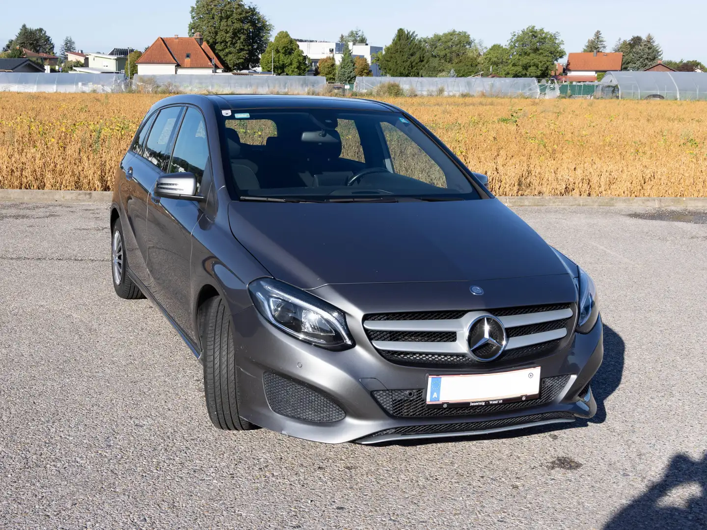 Mercedes-Benz 180 A-Edition Plus, Automatik, Erstbesitz Grau - 1