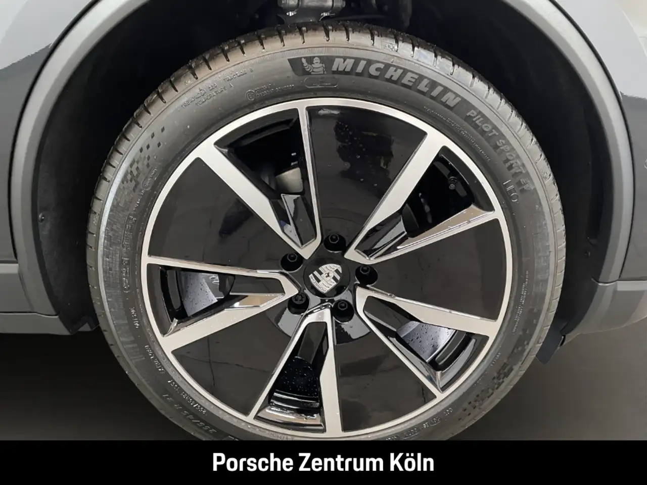 Porsche Macan BOSE Luftfederung 21-Zoll Rückfahrkamera 9
