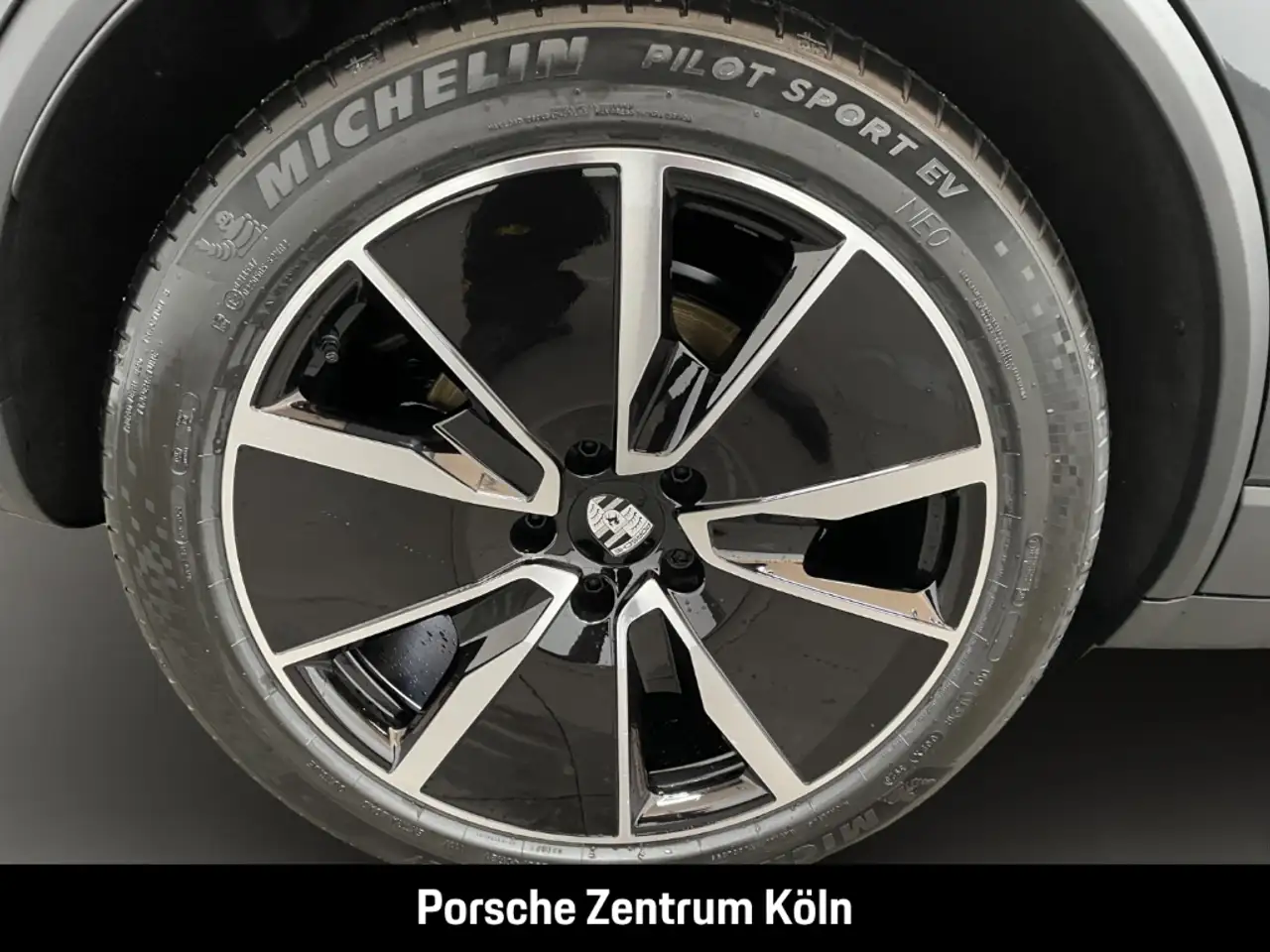 Porsche Macan BOSE Luftfederung 21-Zoll Rückfahrkamera 10