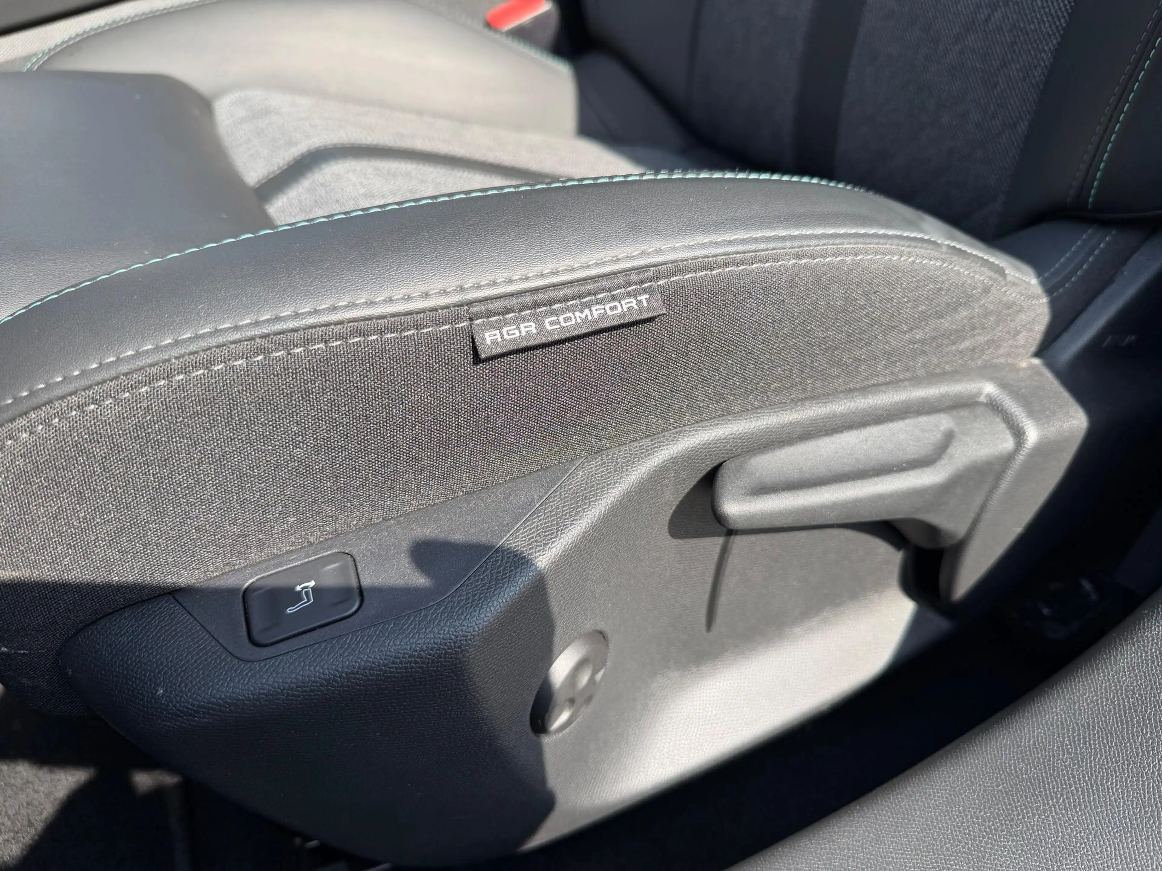 Peugeot 408 1.2 Puretech 130 Allure Pack 96 kW (131 PS), Au... — photo 7