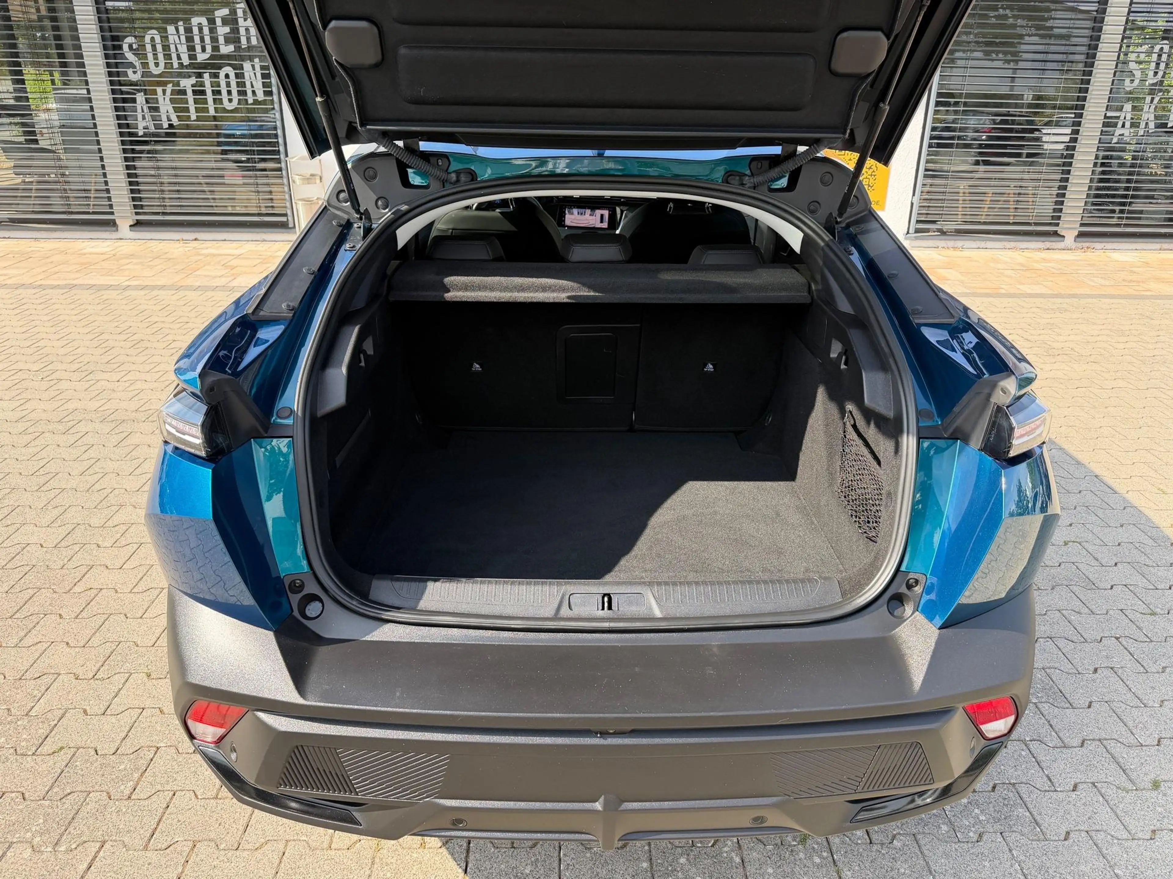 Peugeot 408 1.2 Puretech 130 Allure Pack 96 kW (131 PS), Au... — photo 10