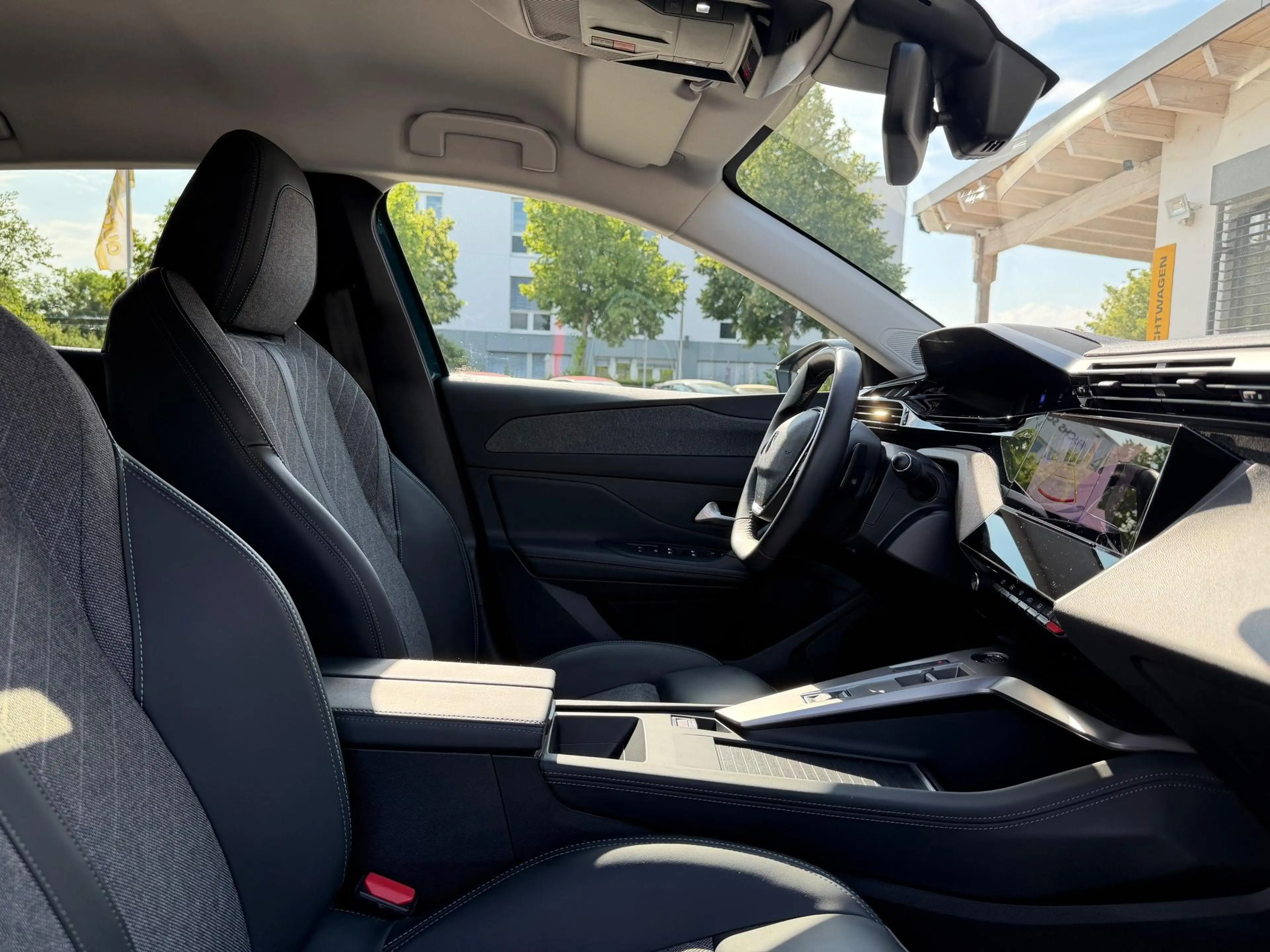 Peugeot 408 1.2 Puretech 130 Allure Pack 96 kW (131 PS), Au... — photo 14