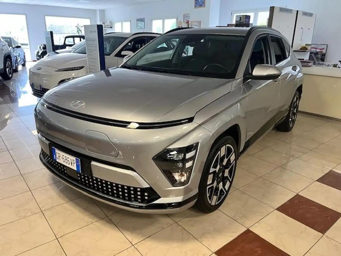 Hyundai KONA EV 64.8 KWh Exclusive Grigio - 2