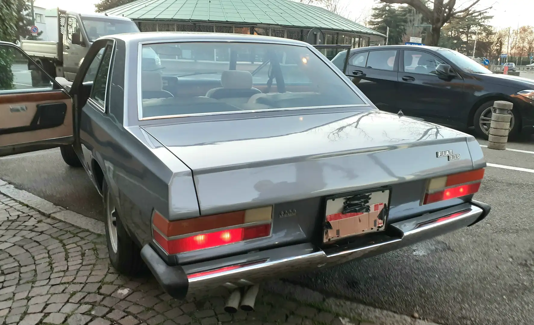Fiat 130 Grau - 2