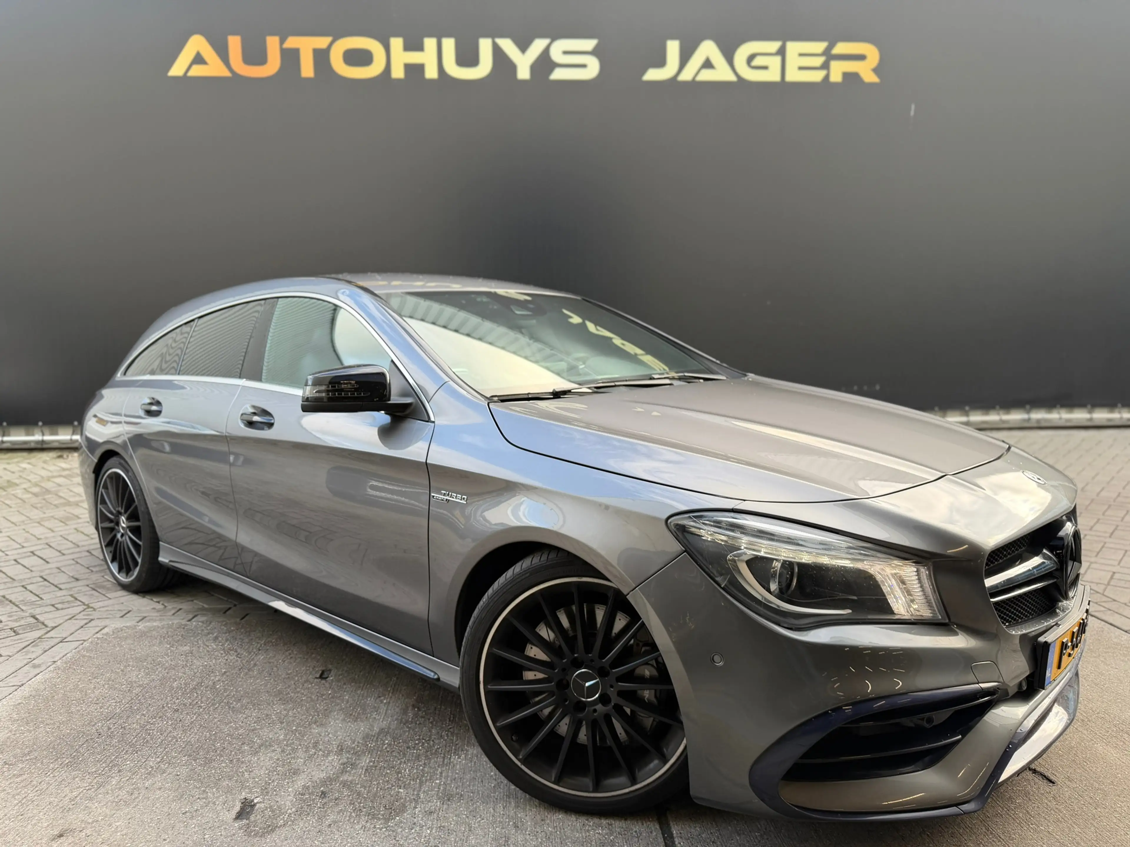 Mercedes-Benz CLA 45 AMG Shooting Brake 4MATIC OrangeArt Edition Schaalstoe — photo 13