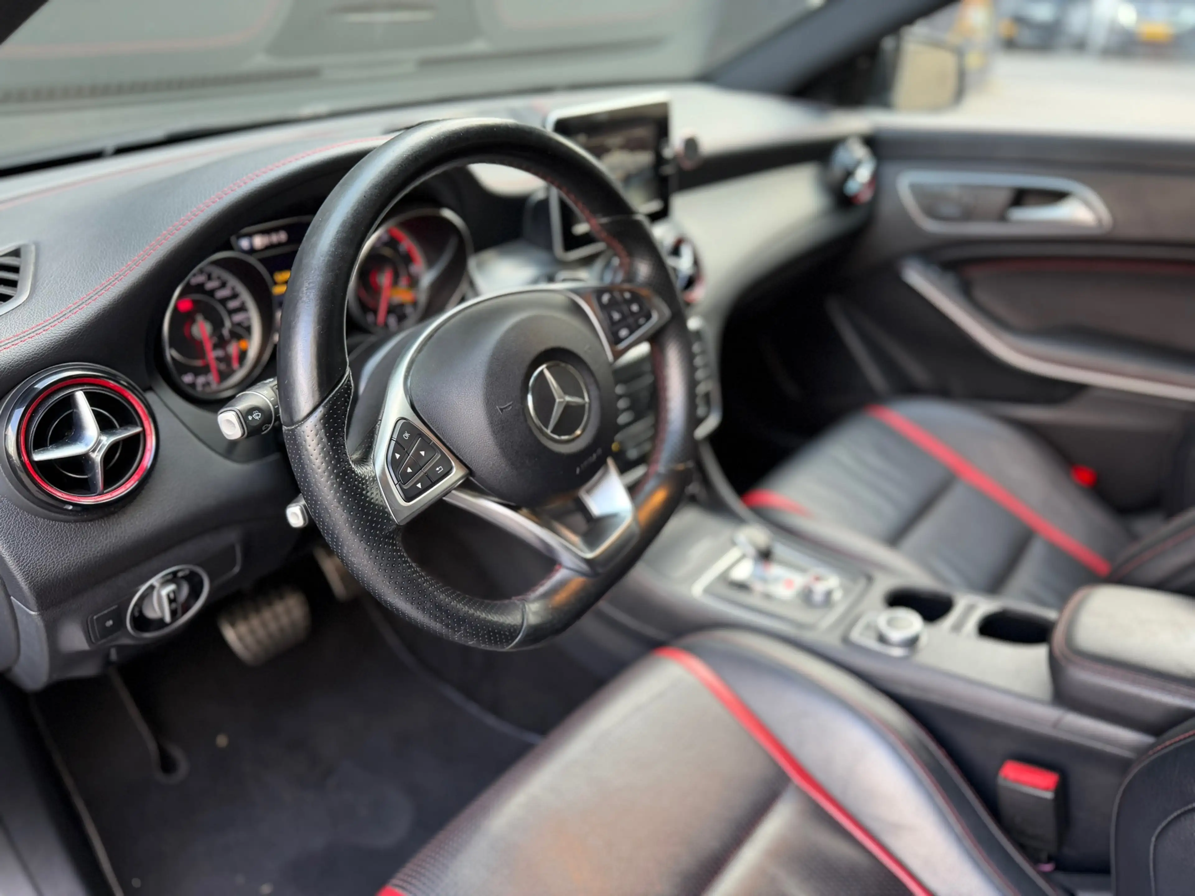 Mercedes-Benz CLA 45 AMG Shooting Brake 4MATIC OrangeArt Edition Schaalstoe — photo 3