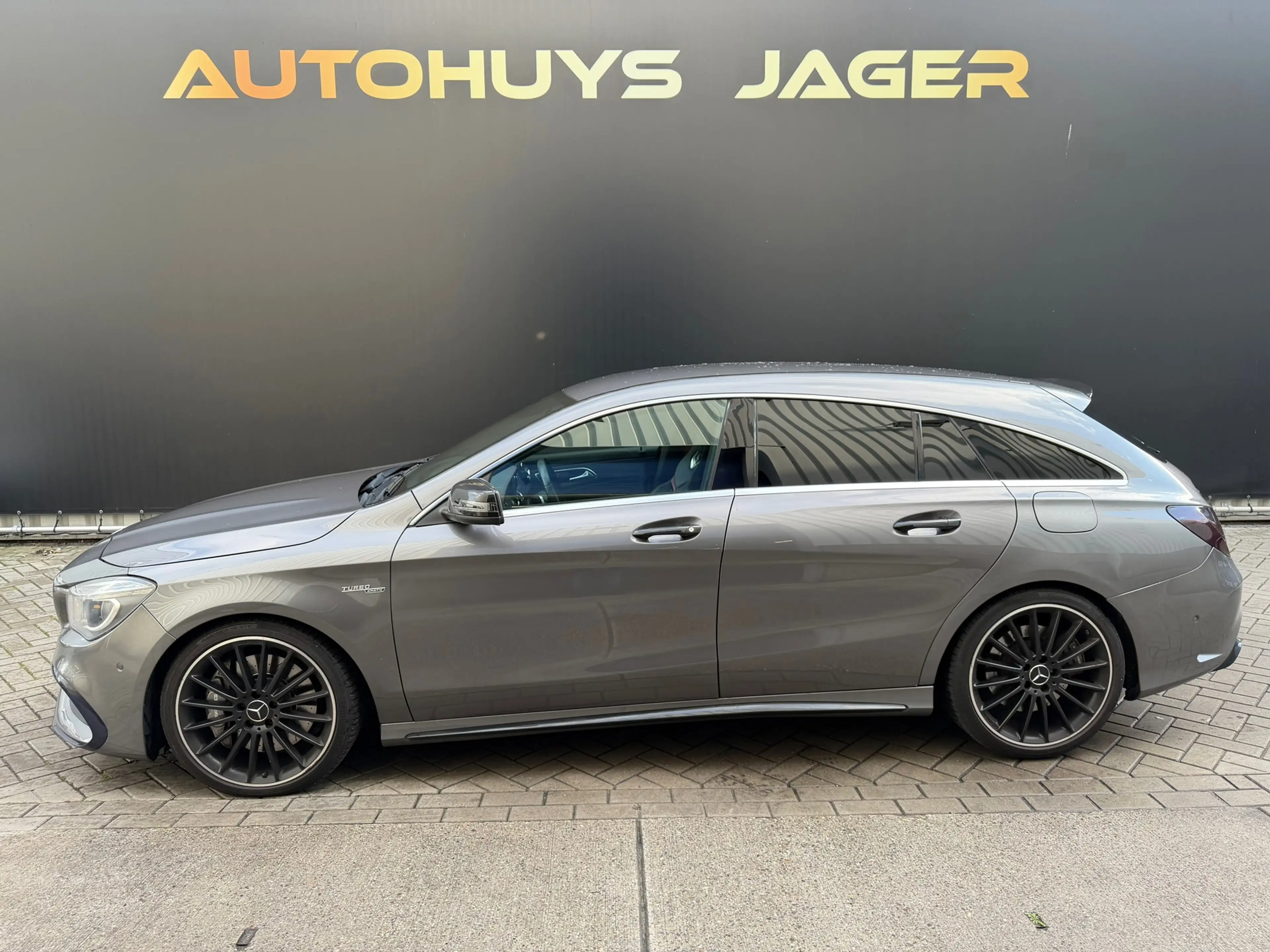 Mercedes-Benz CLA 45 AMG Shooting Brake 4MATIC OrangeArt Edition Schaalstoe — photo 5