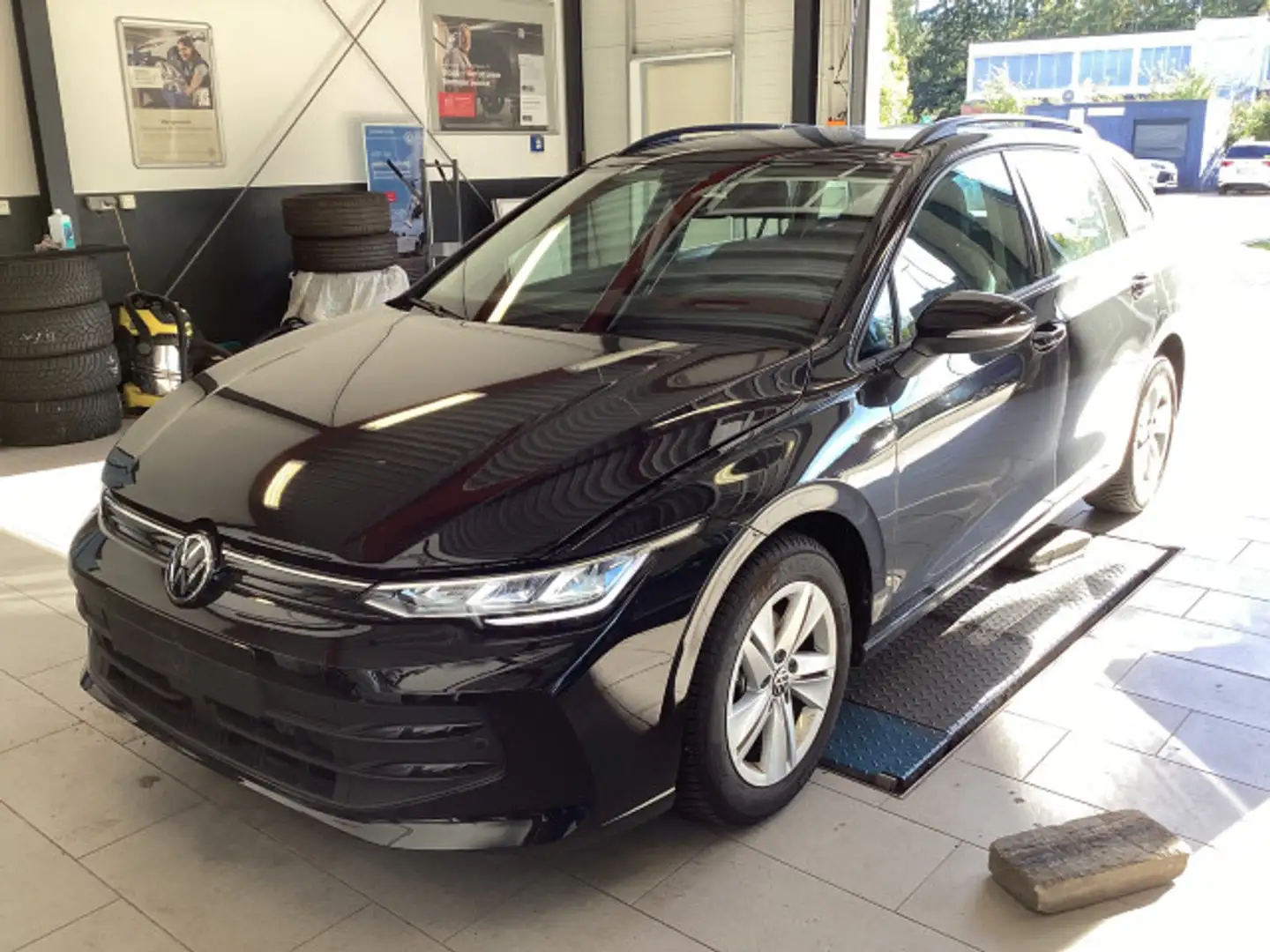 Volkswagen Golf Variant Golf VIII Variant 1.5 TSI Life HeadUp Navi ACC Schwarz - 2