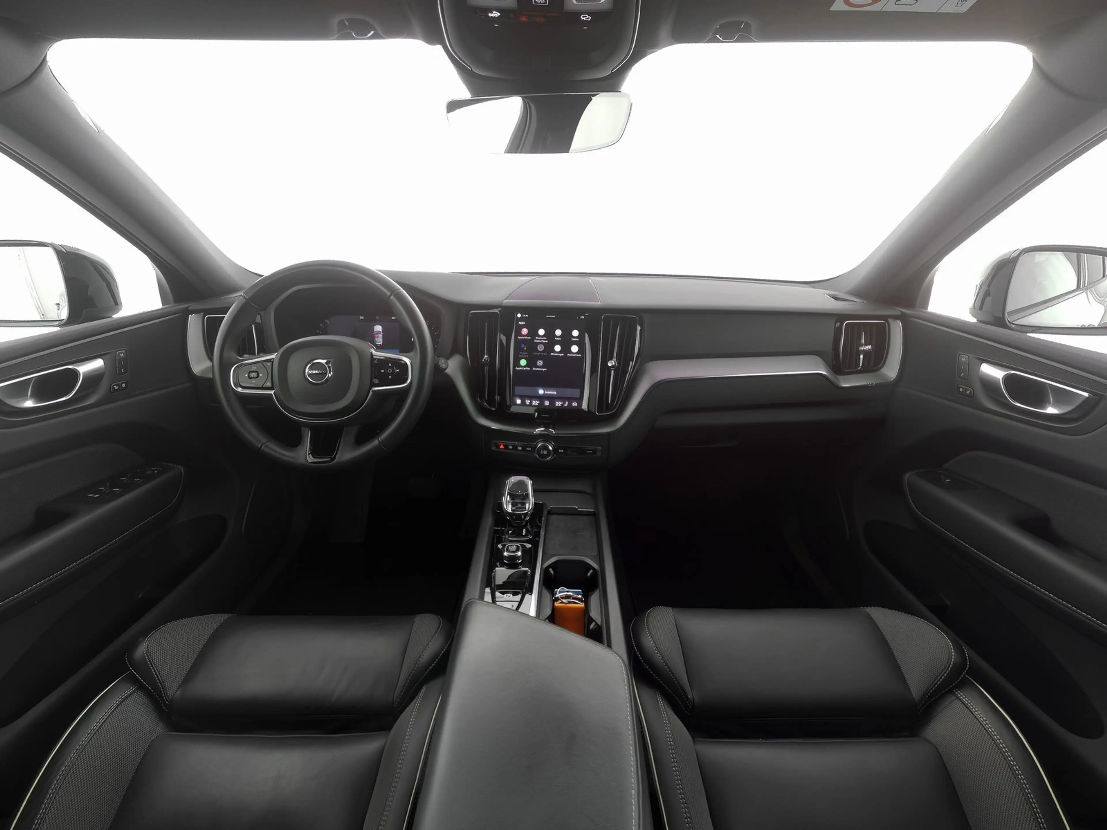 Volvo XC60 B4 AWD Plus Dark AHK*ALLWETTER*LED — photo 3
